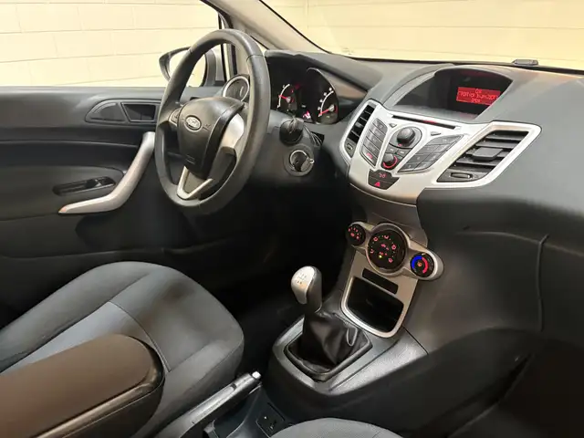 Ford Fiesta view 13