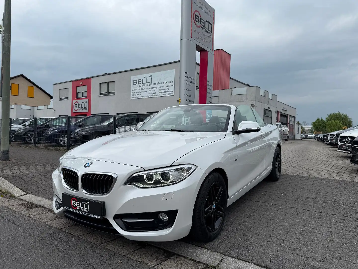 BMW 220 i Cabrio Sport Line Navi LED FINANZIERUNG Weiß - 1