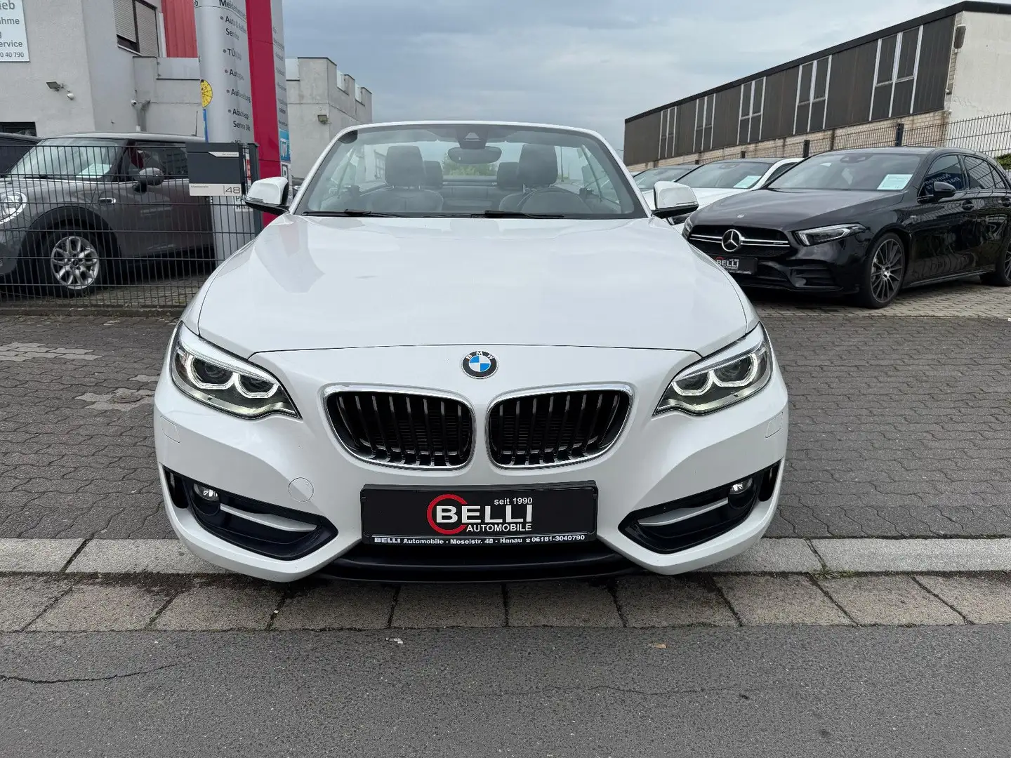 BMW 220 i Cabrio Sport Line Navi LED FINANZIERUNG Weiß - 2