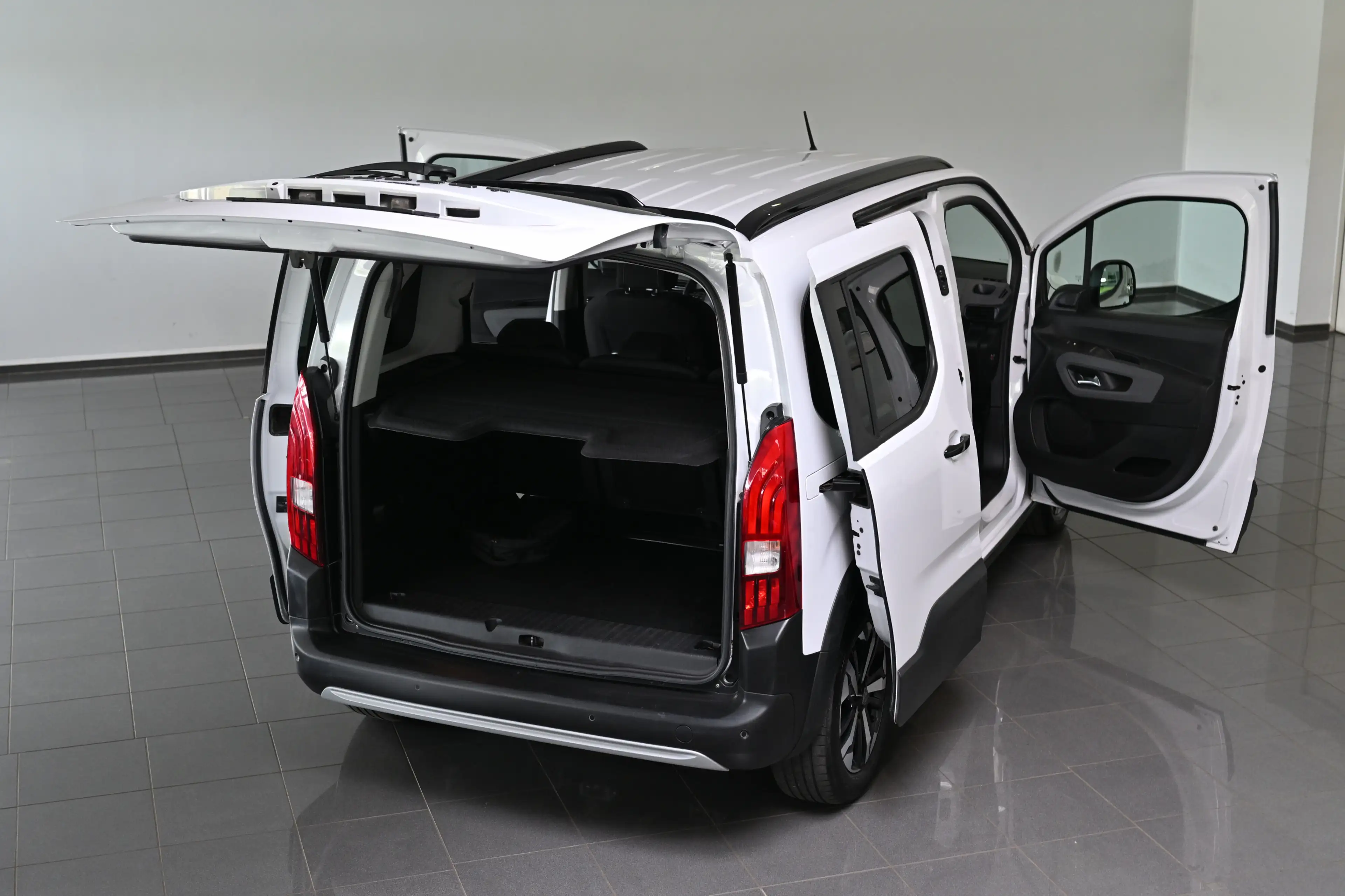 Peugeot e-Rifter Elektromotor L1 GT-Line-Paket ACC — photo 6