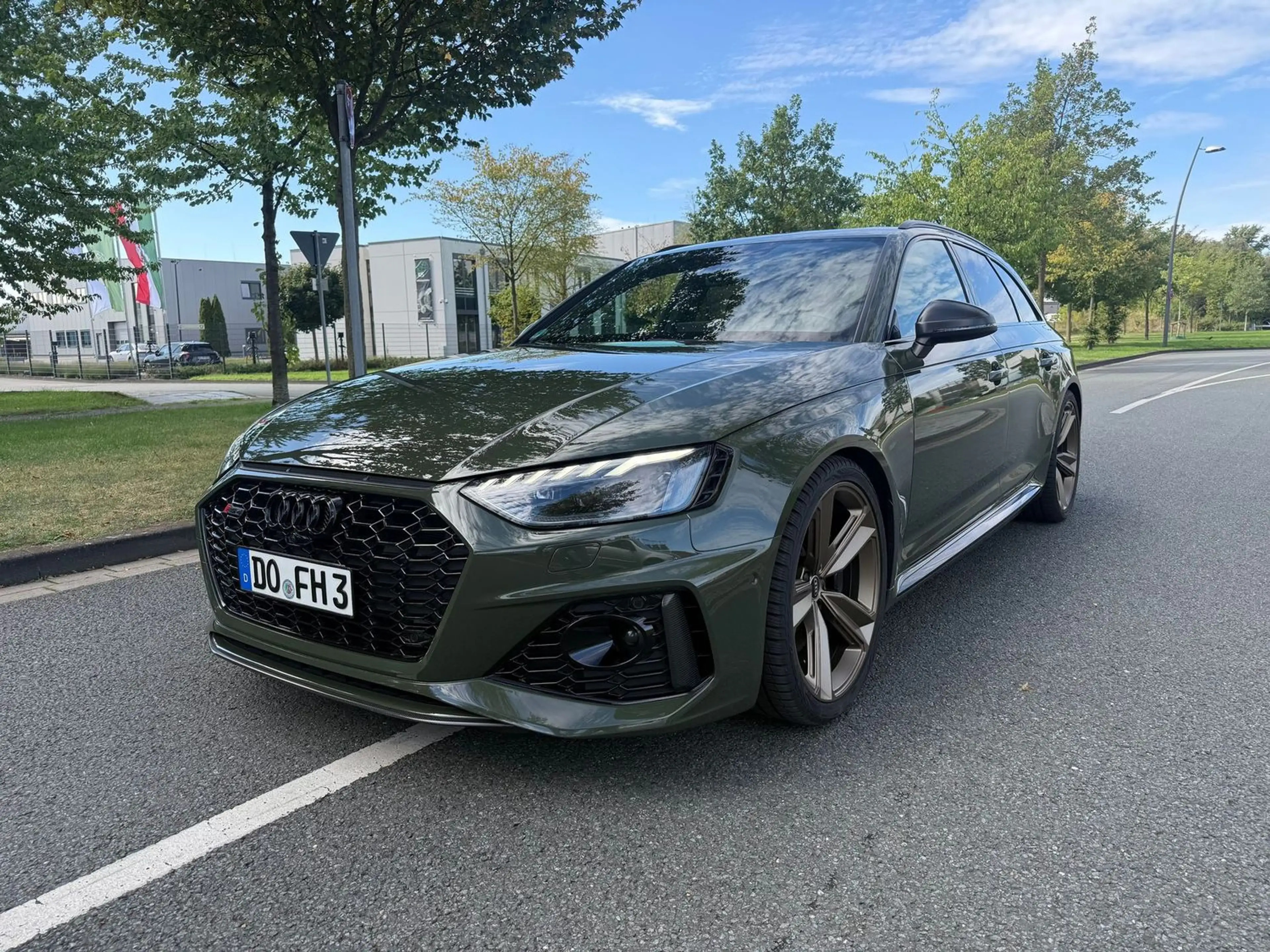 Audi RS4 2.9 TFSI quattro *EXCLUSIVE*NAVI*MATRIX*P-DACH* — photo 3