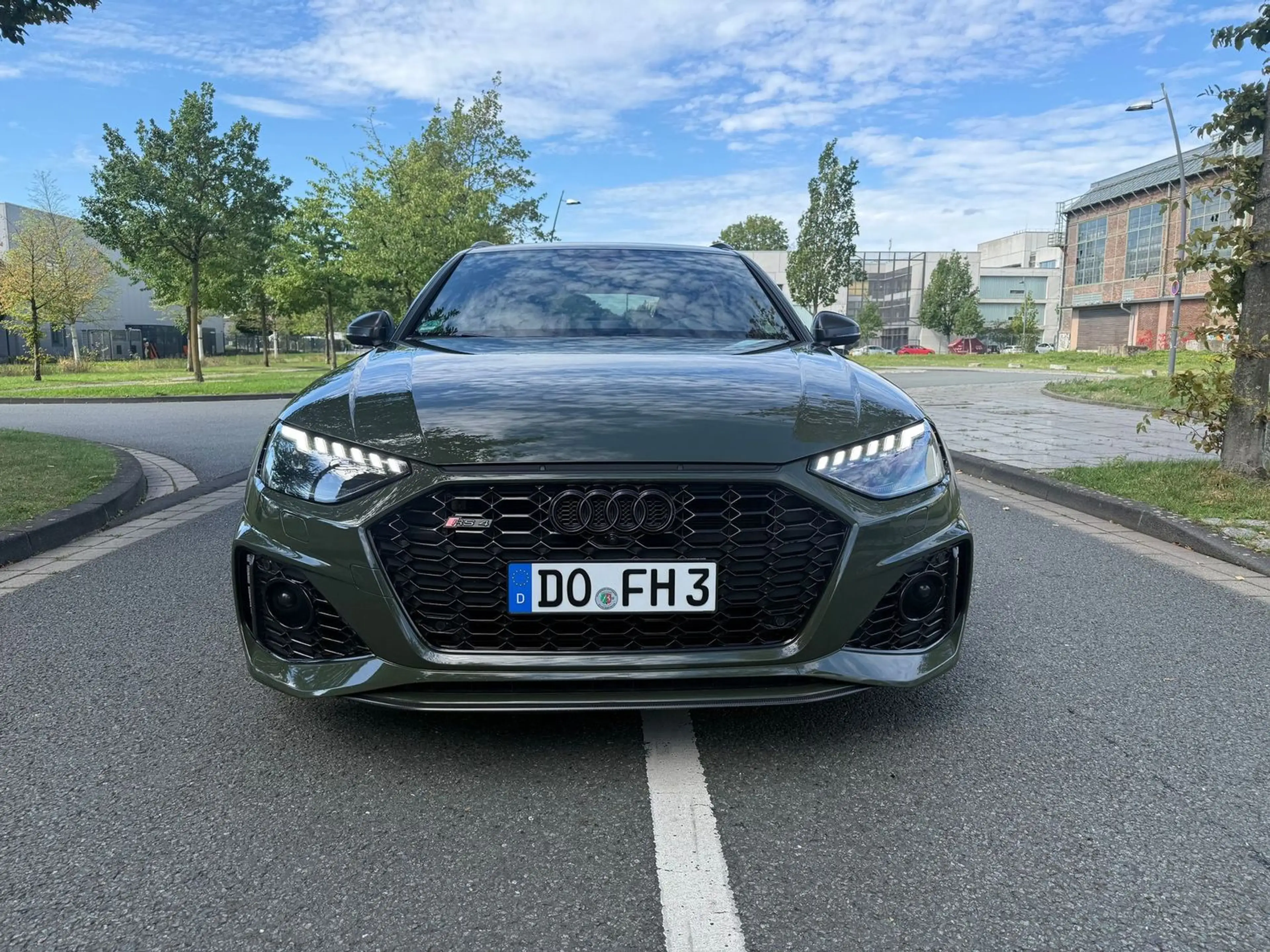 Audi RS4 2.9 TFSI quattro *EXCLUSIVE*NAVI*MATRIX*P-DACH* — photo 2