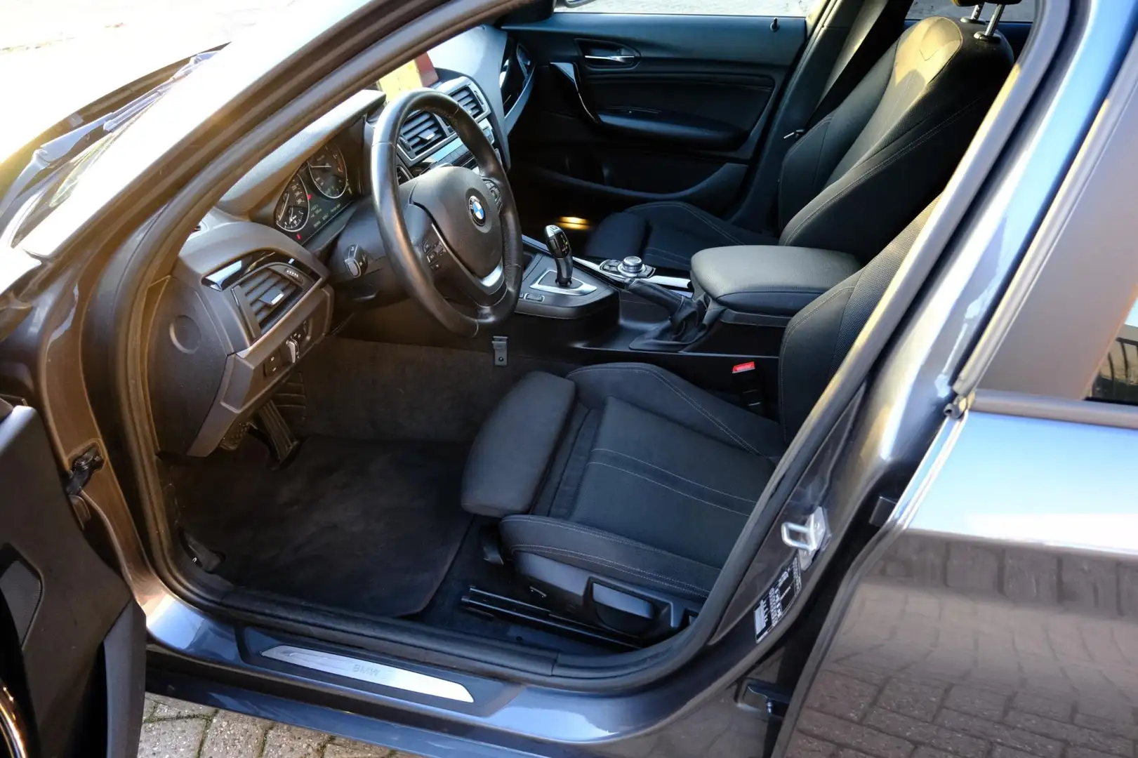BMW 116 1-serie 116d Executive 5-drs Aut. Navi|Clima|Sport Grijs - 2