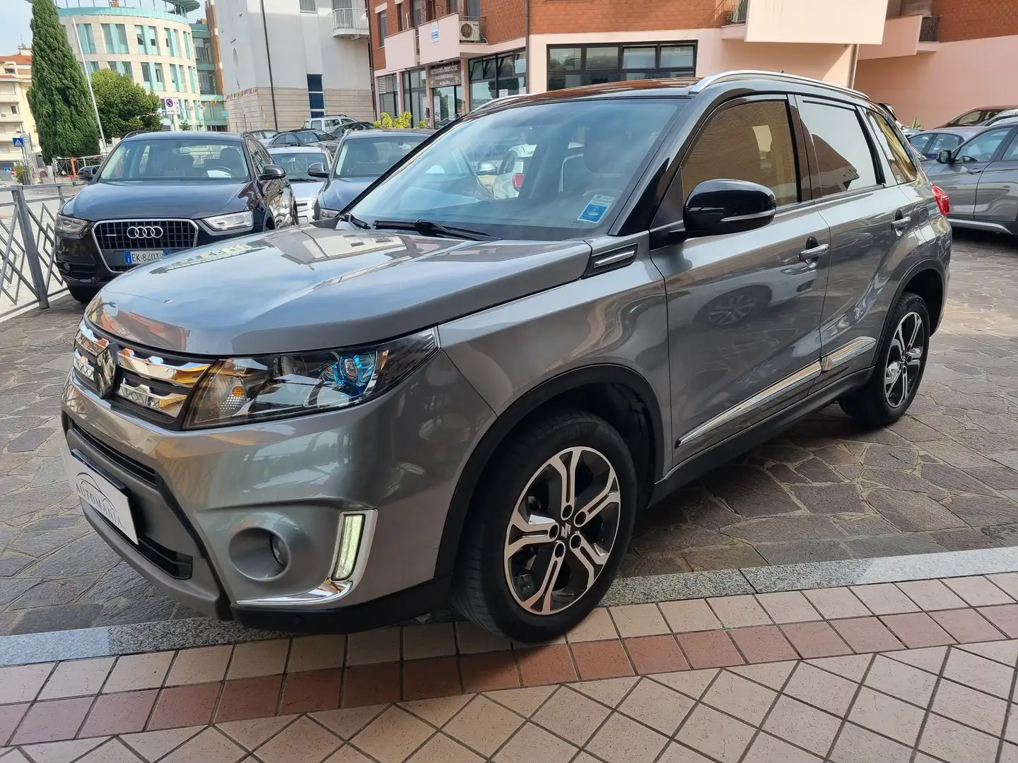 Suzuki Vitara 1.6 ddis V-Top s&s 4wd allgrip 4x4 Grijs - 1