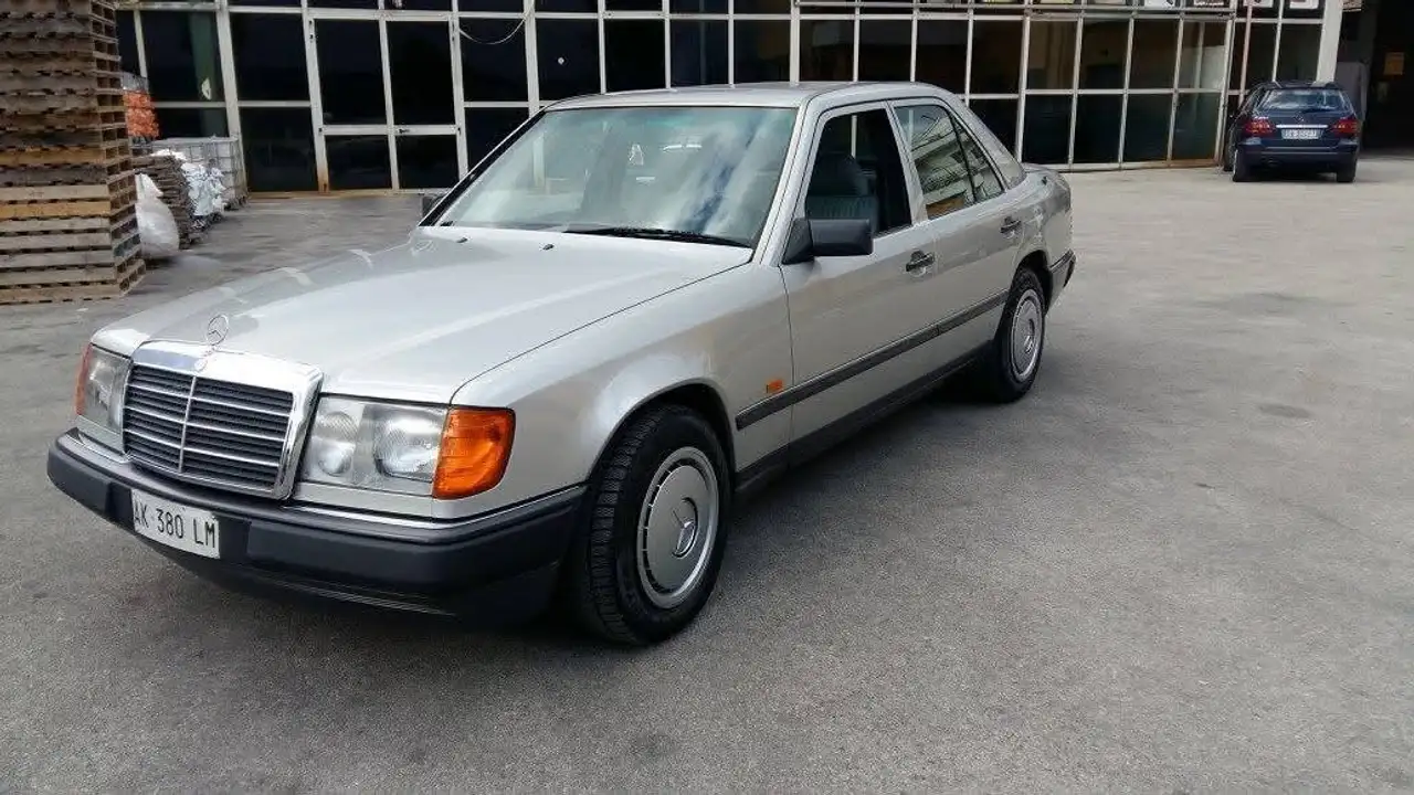 Mercedes-Benz 200, foto 2