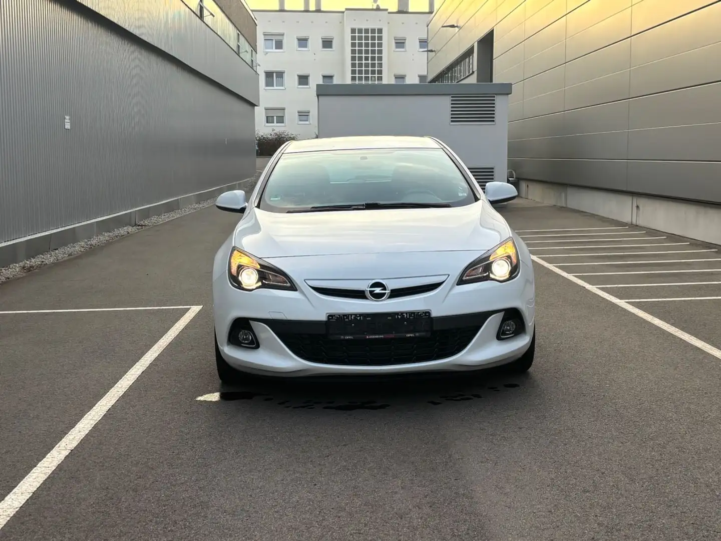 Opel Astra J GTC OPC Line 1. Hand Weiß - 2