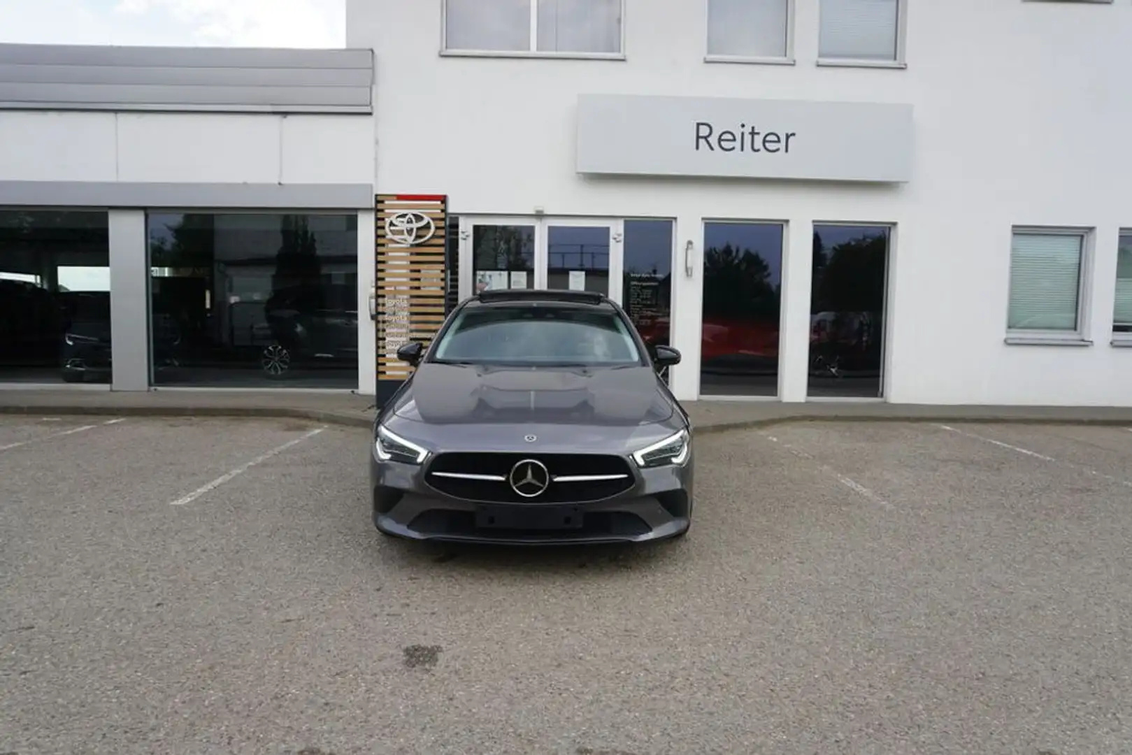 Mercedes-Benz CLA 200 d 4Matic Aut. *PANO*AHK* Grau - 1