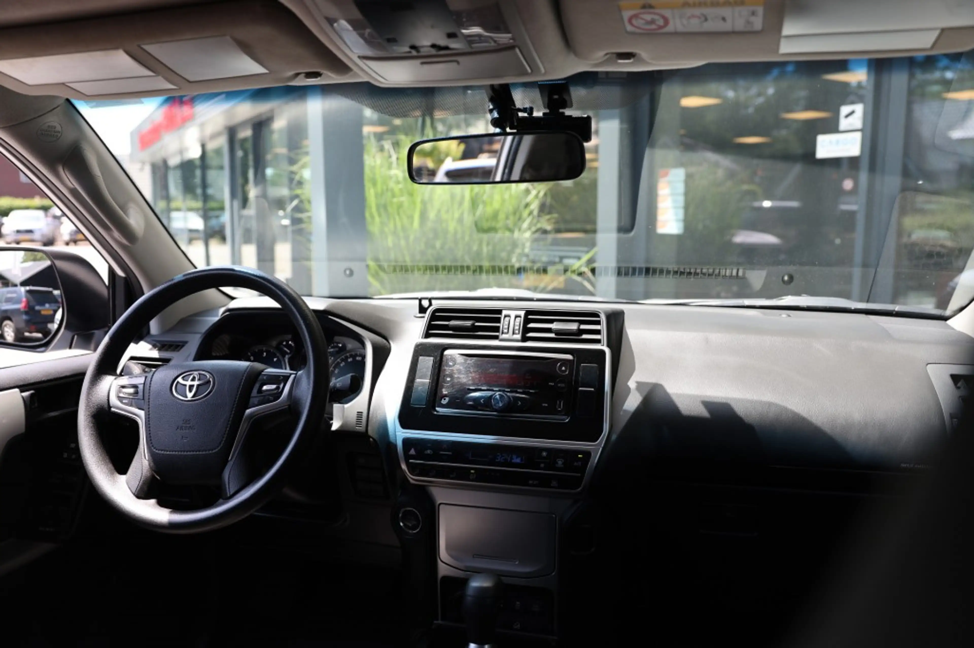 Toyota Land Cruiser 2.8 D-4D 5DRS COMFORT A/T VAN — photo 19