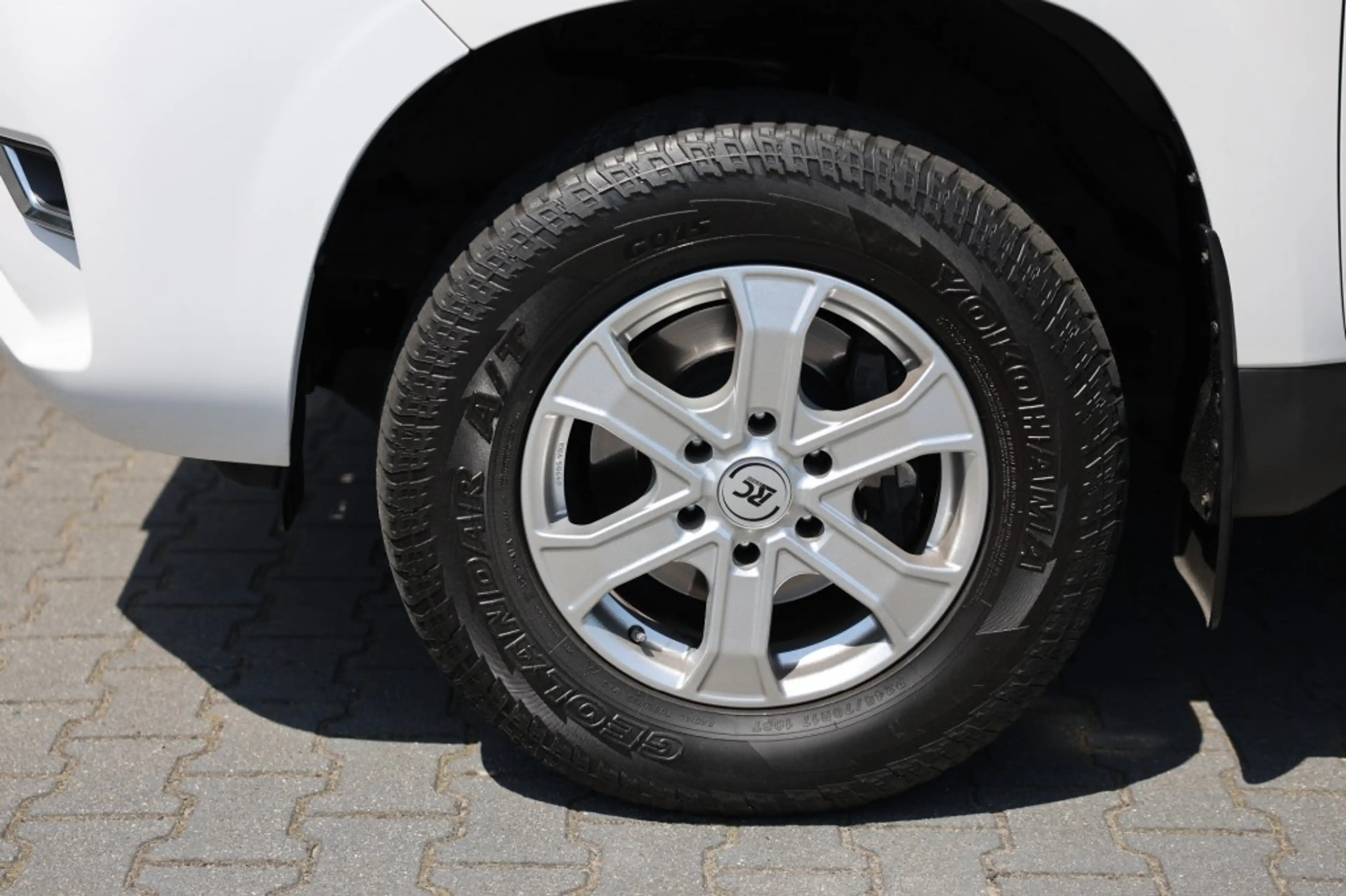 Toyota Land Cruiser 2.8 D-4D 5DRS COMFORT A/T VAN — photo 3