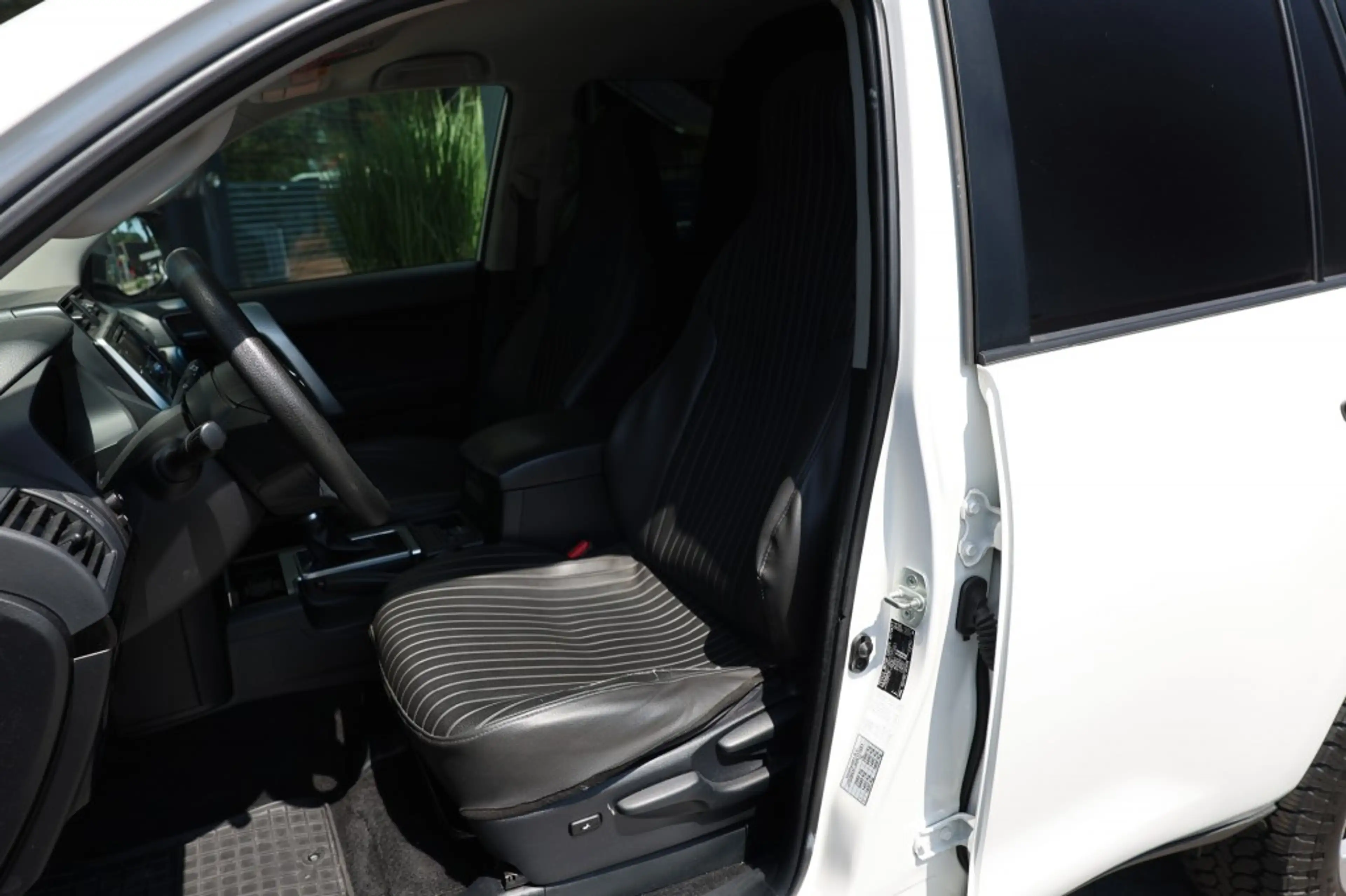 Toyota Land Cruiser 2.8 D-4D 5DRS COMFORT A/T VAN — photo 8