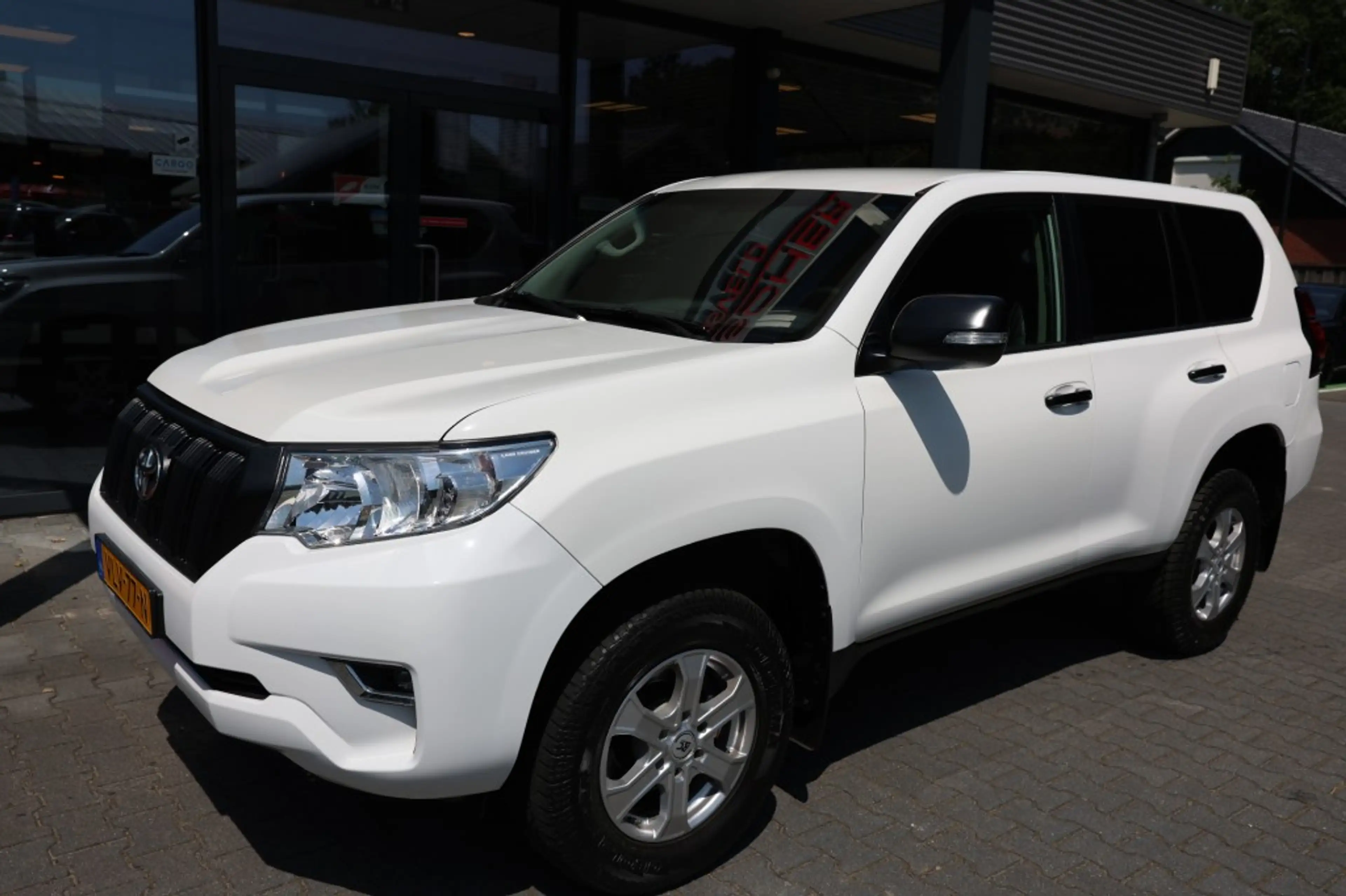 Toyota Land Cruiser 2.8 D-4D 5DRS COMFORT A/T VAN — photo 24