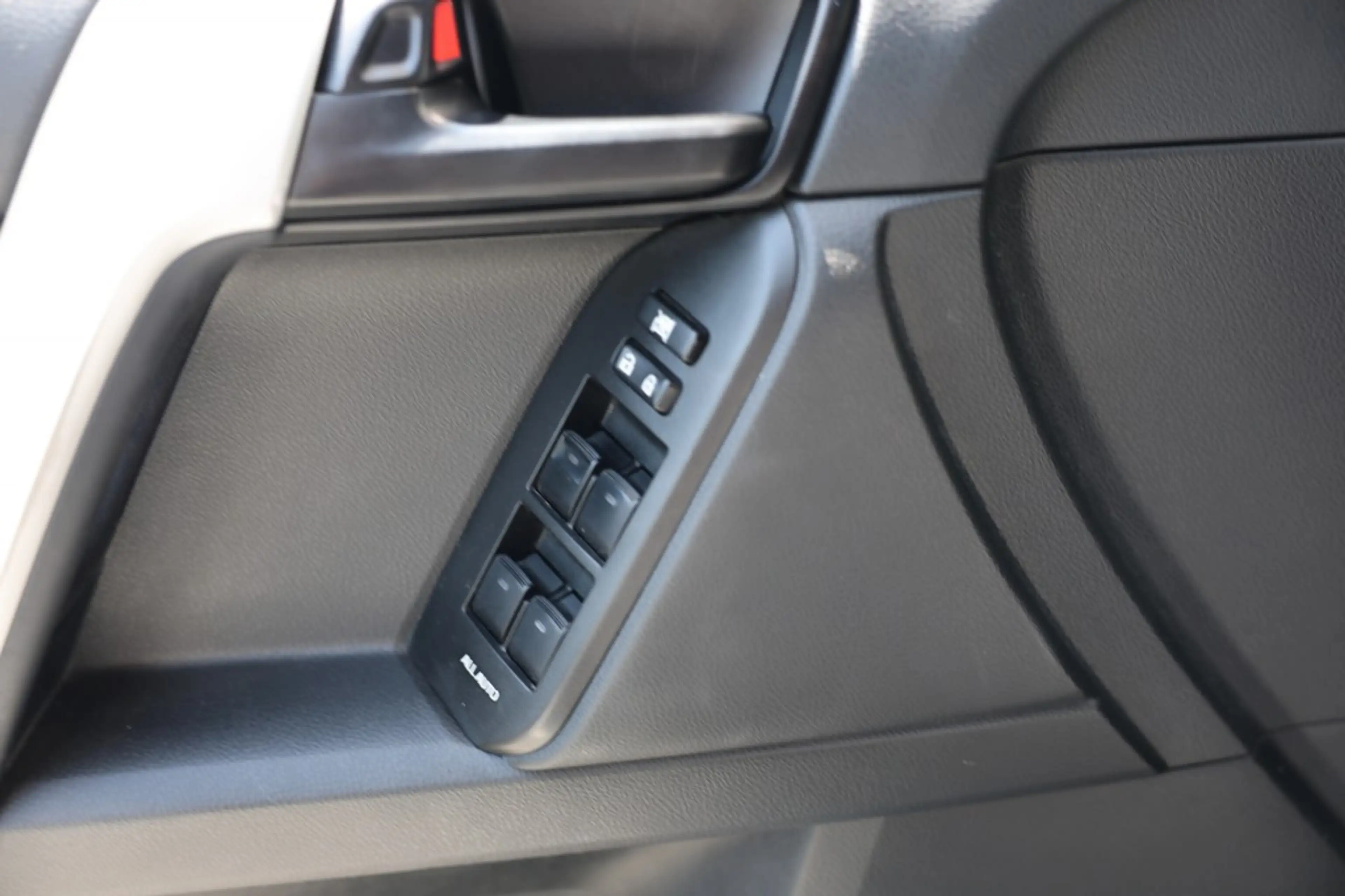 Toyota Land Cruiser 2.8 D-4D 5DRS COMFORT A/T VAN — photo 17