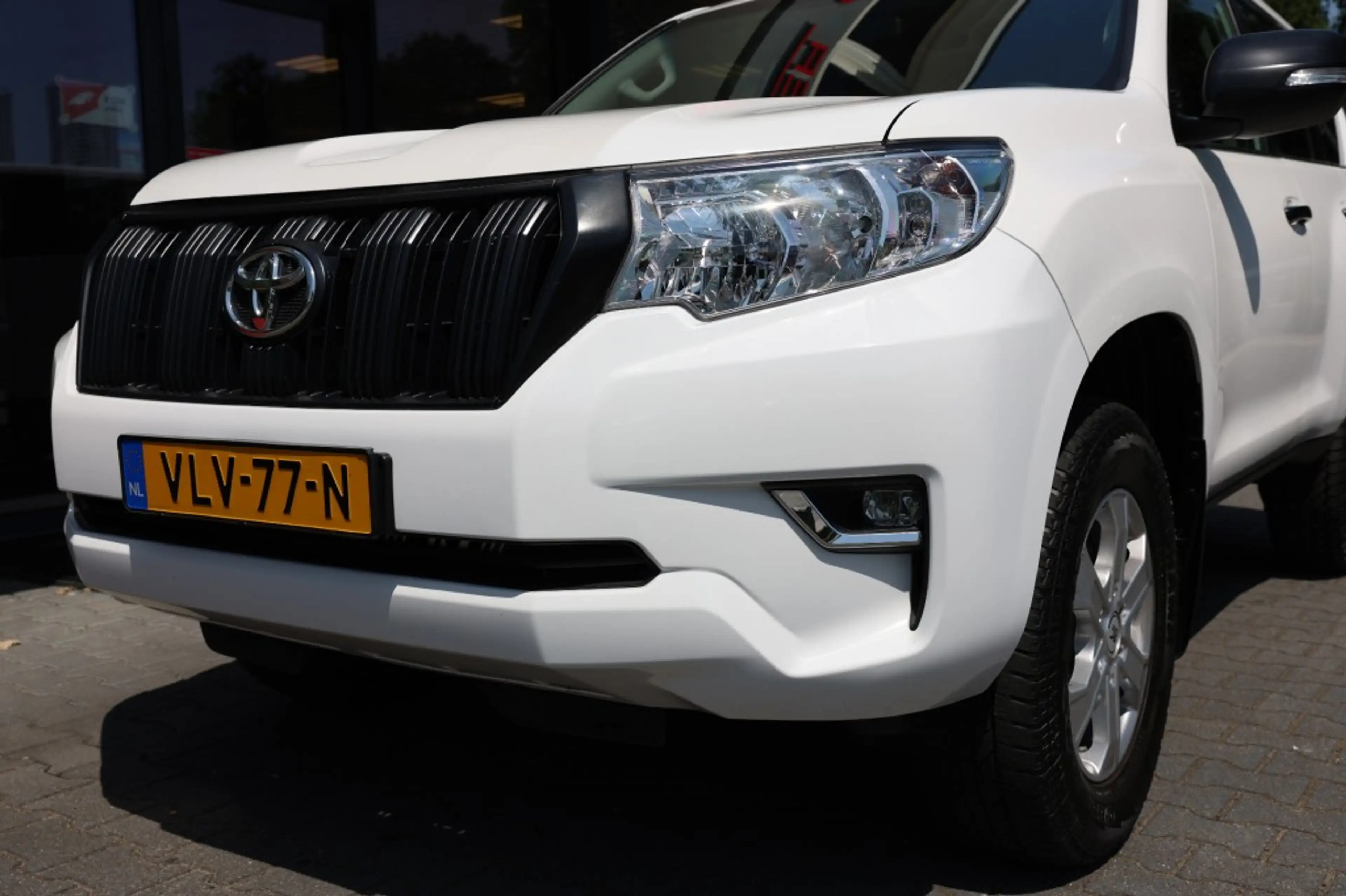 Toyota Land Cruiser 2.8 D-4D 5DRS COMFORT A/T VAN — photo 21