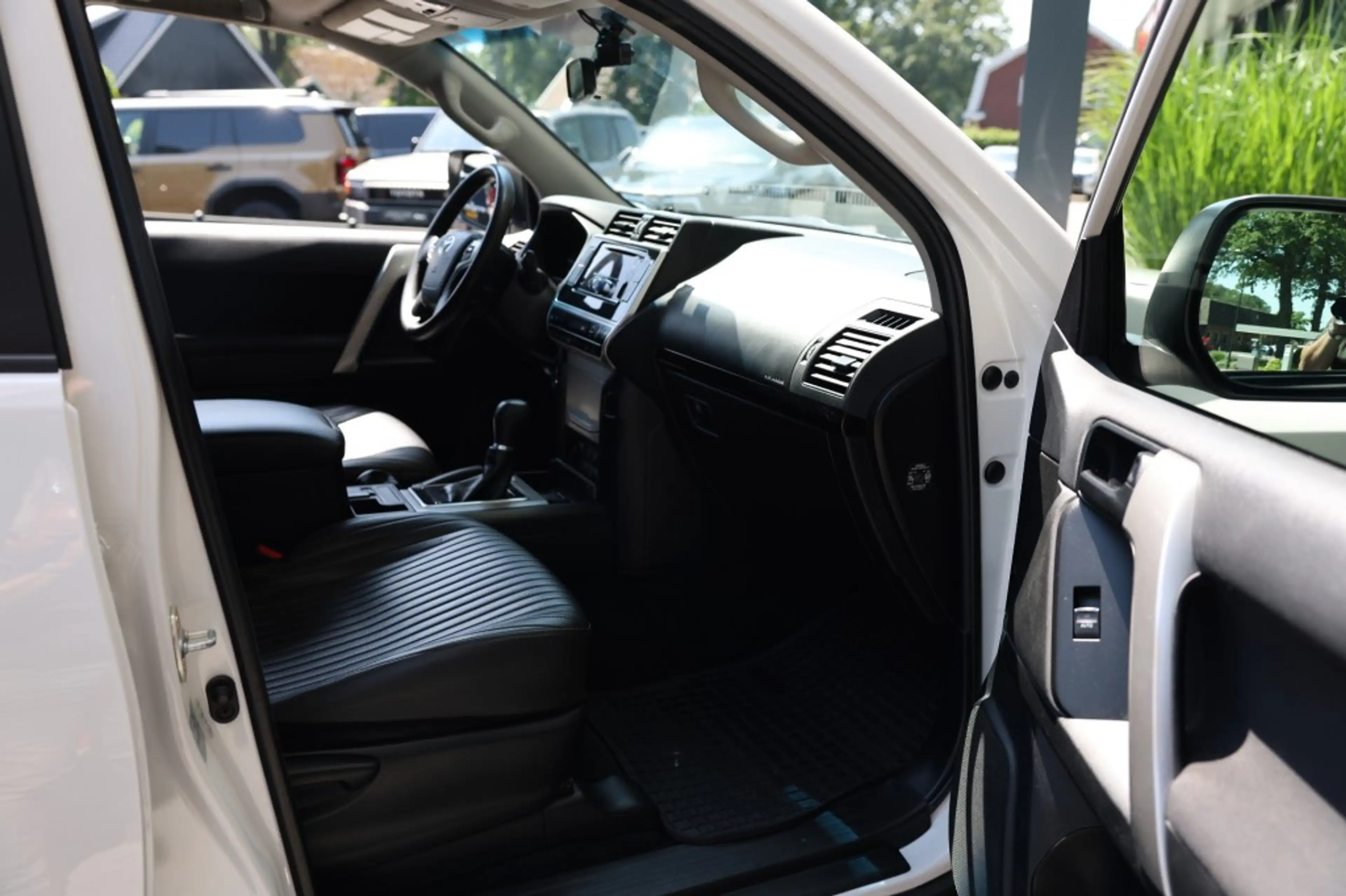 Toyota Land Cruiser 2.8 D-4D 5DRS COMFORT A/T VAN — photo 20