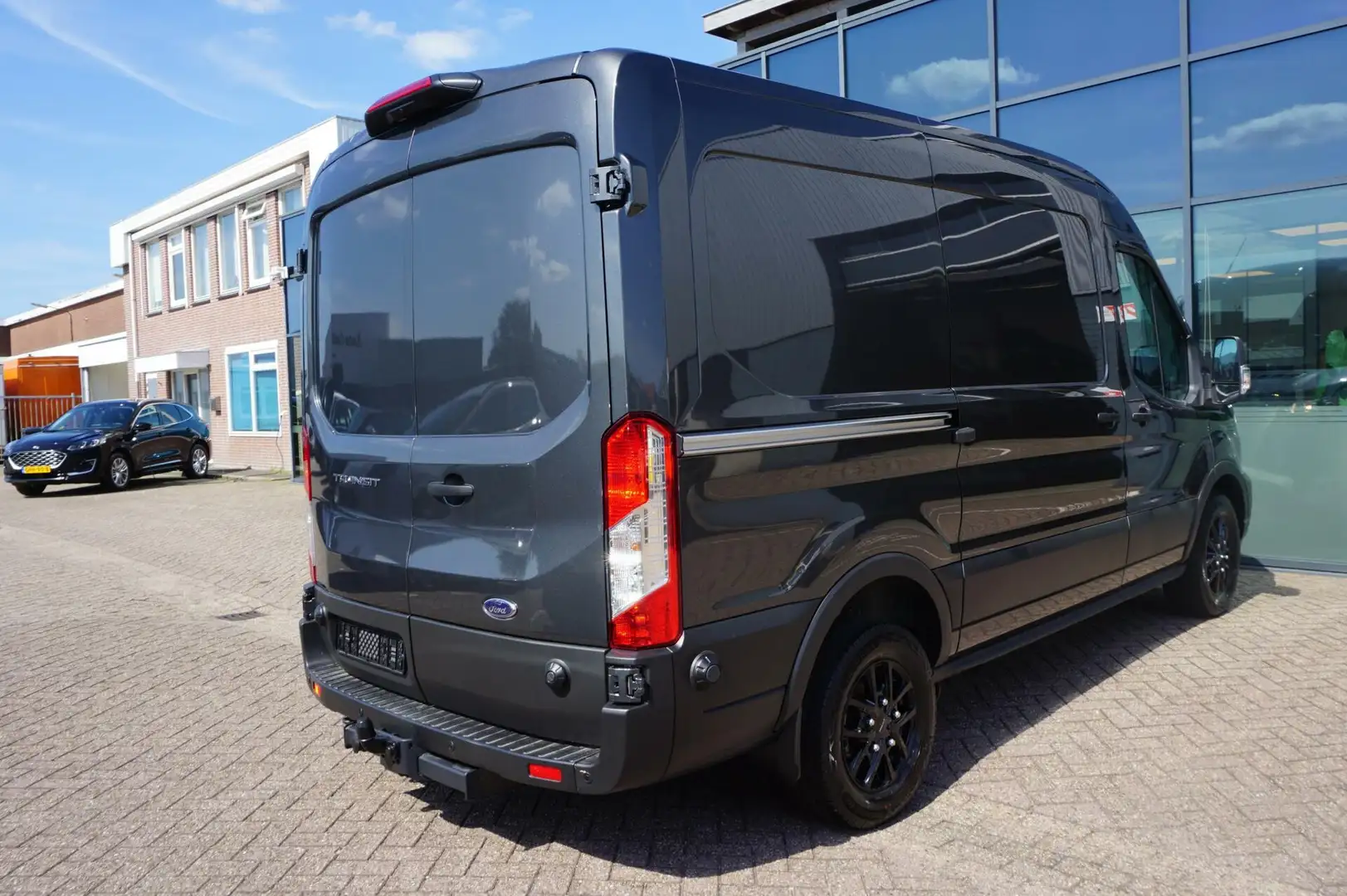 Ford Transit 350 2.0 TDCI L2H2 Trend 130PK Automaat DIRECT RIJD Grijs - 2