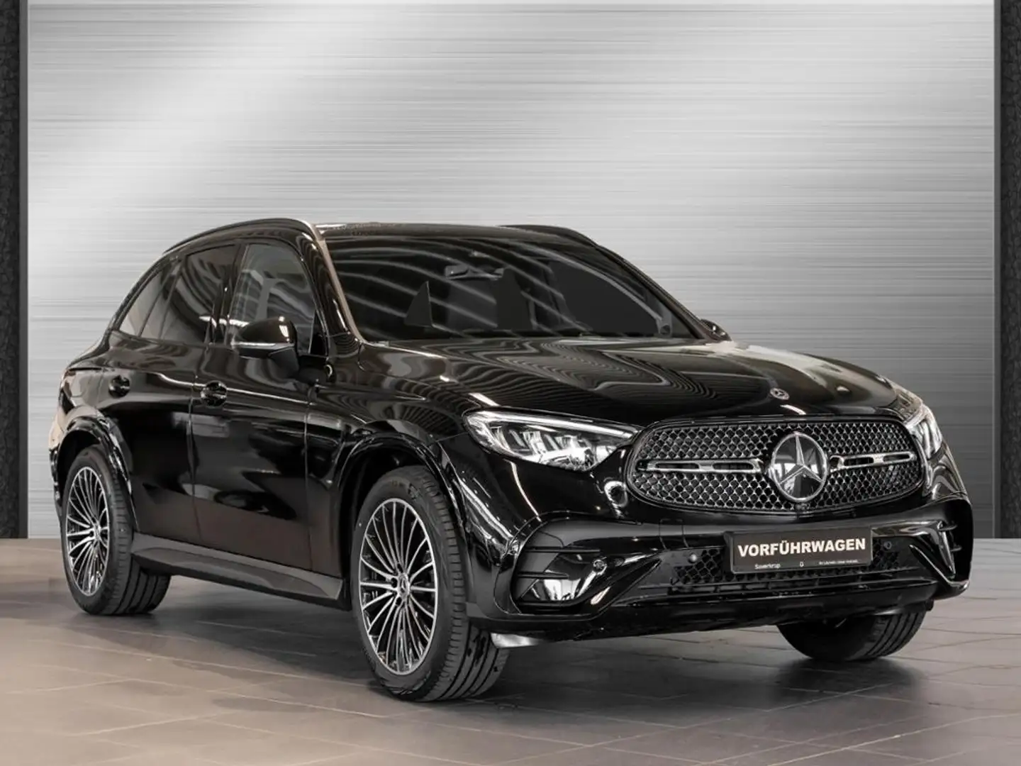Mercedes-Benz GLC 200 d 4M AMG NIGHT SPUR PANO AHK DISTR 360 Schwarz - 2