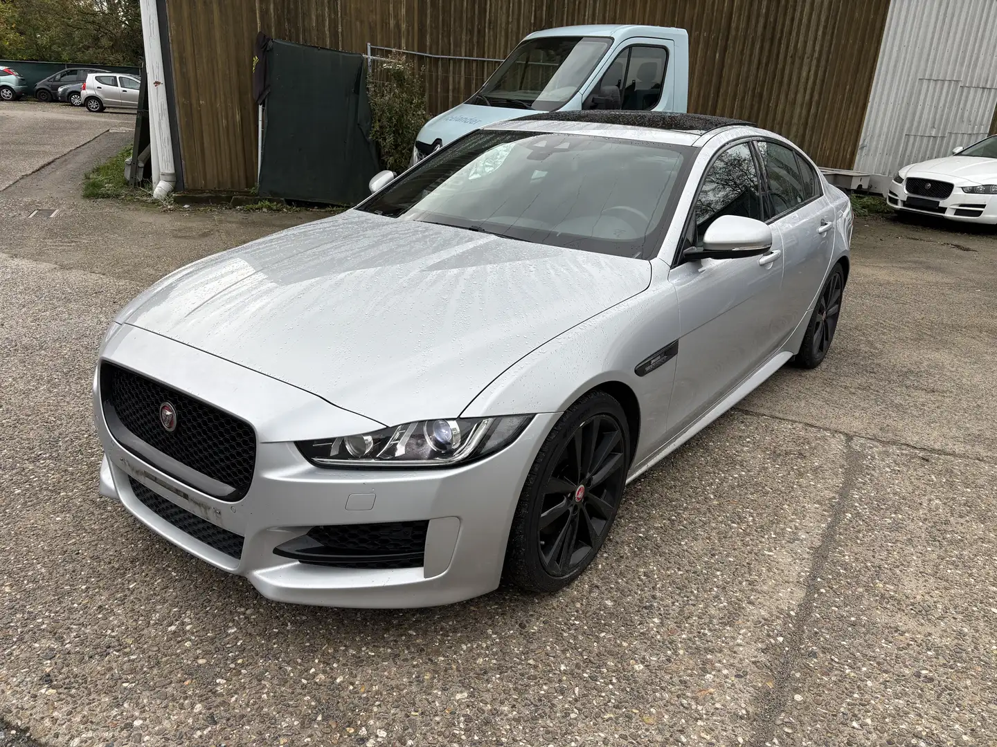 Jaguar XE 20d Aut. R-Sport *EXPORT*MARCHAND* Silber - 1