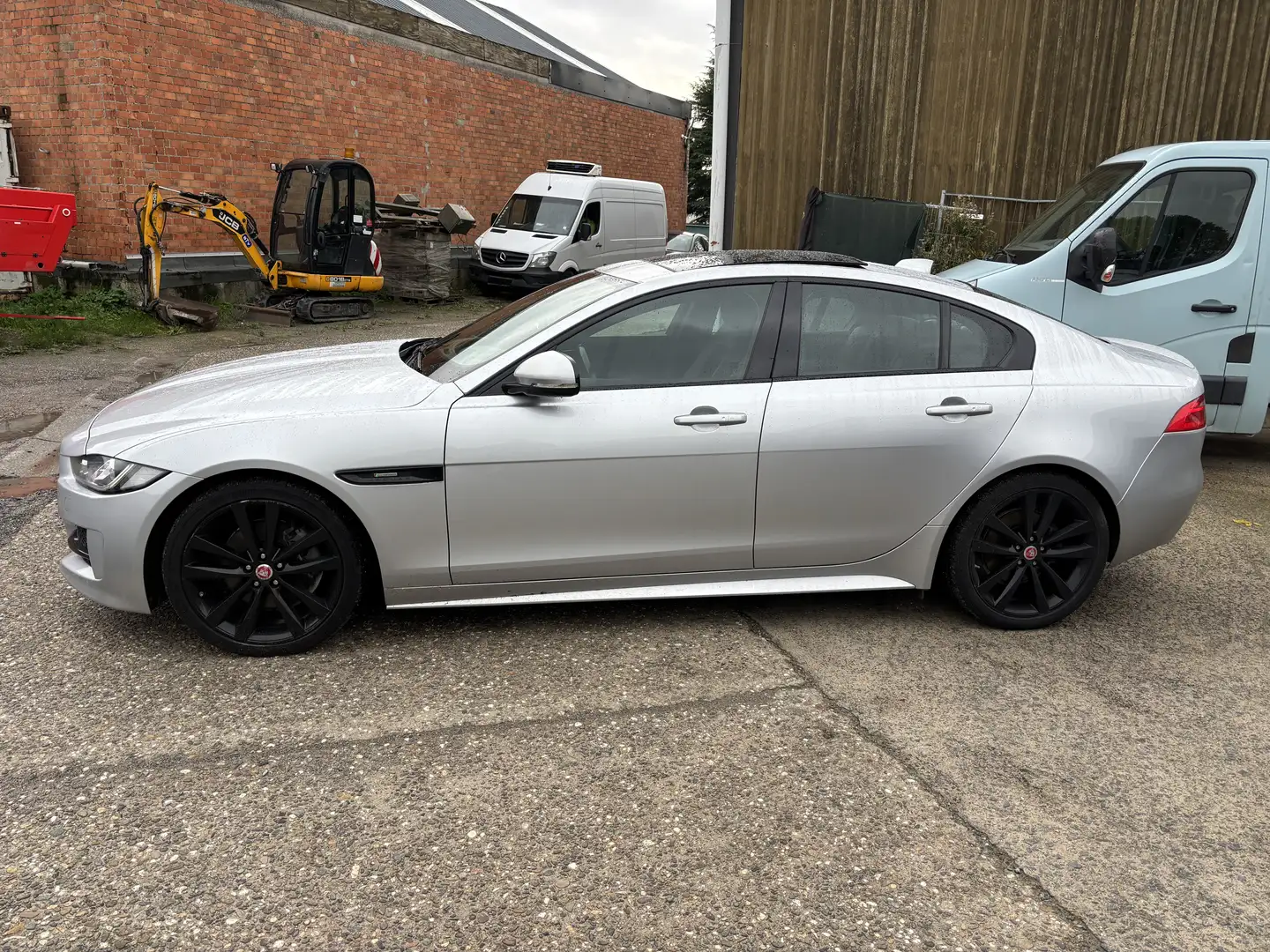 Jaguar XE 20d Aut. R-Sport *EXPORT*MARCHAND* Silber - 2
