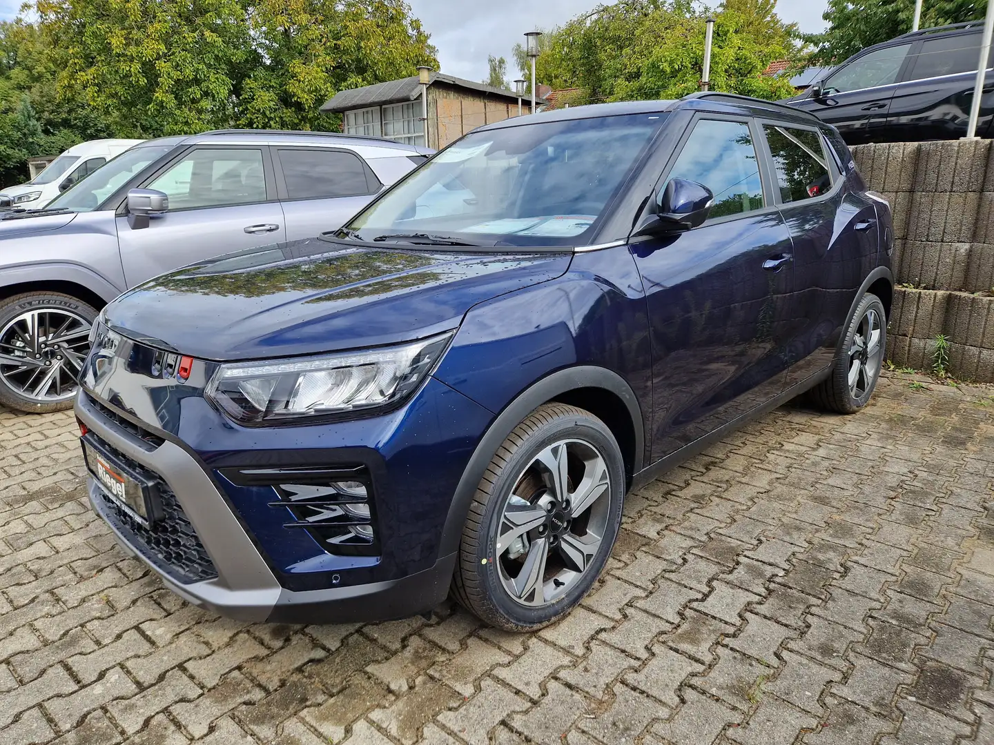 SsangYong Tivoli LUX Automatik 1.5 120kw/163PS Blau - 1