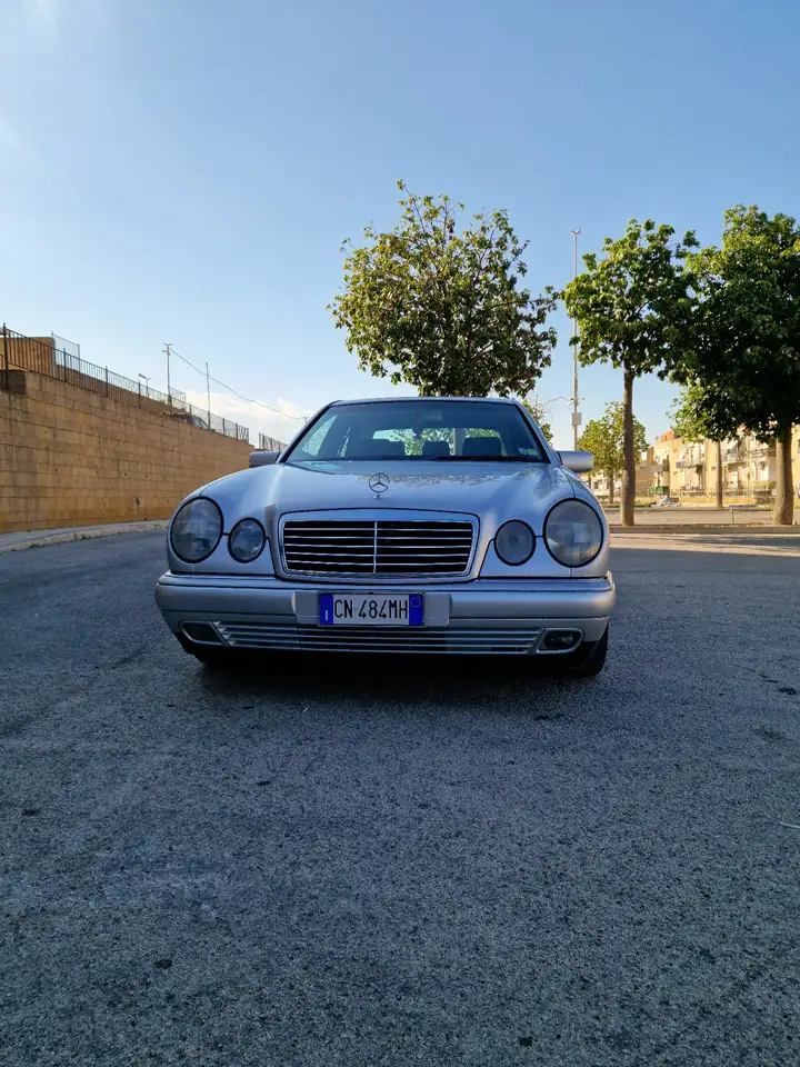 Mercedes-Benz 200, foto 2
