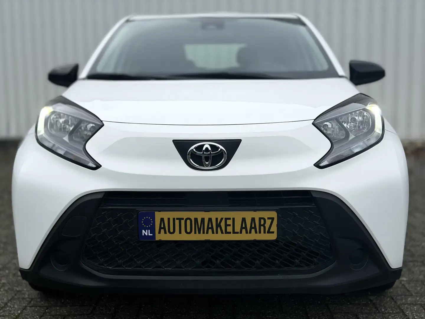 Toyota Aygo X 1.0 VVT-i MT ACC LANE CAMERA BTW AUTO Weiß - 2