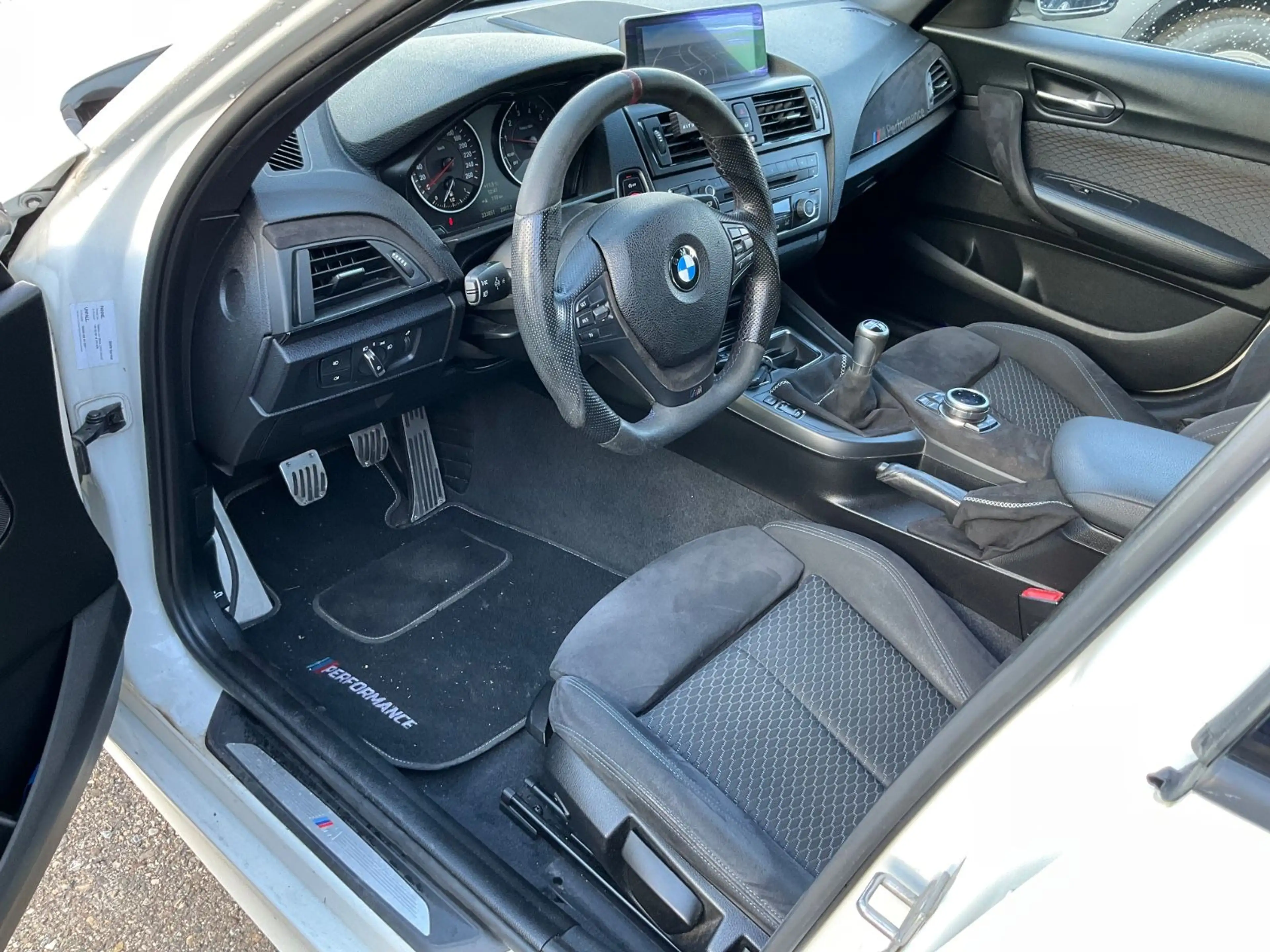 BMW 118 i Limousine 5-trg. * M-Paket Sport-Line * — photo 21