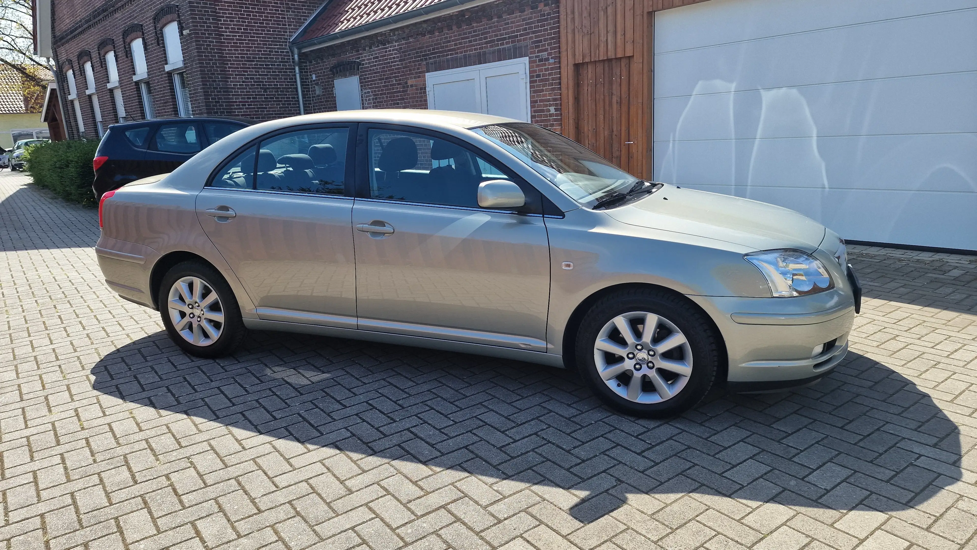 Toyota Avensis 1.8 Executive Lim. Automatik — photo 13