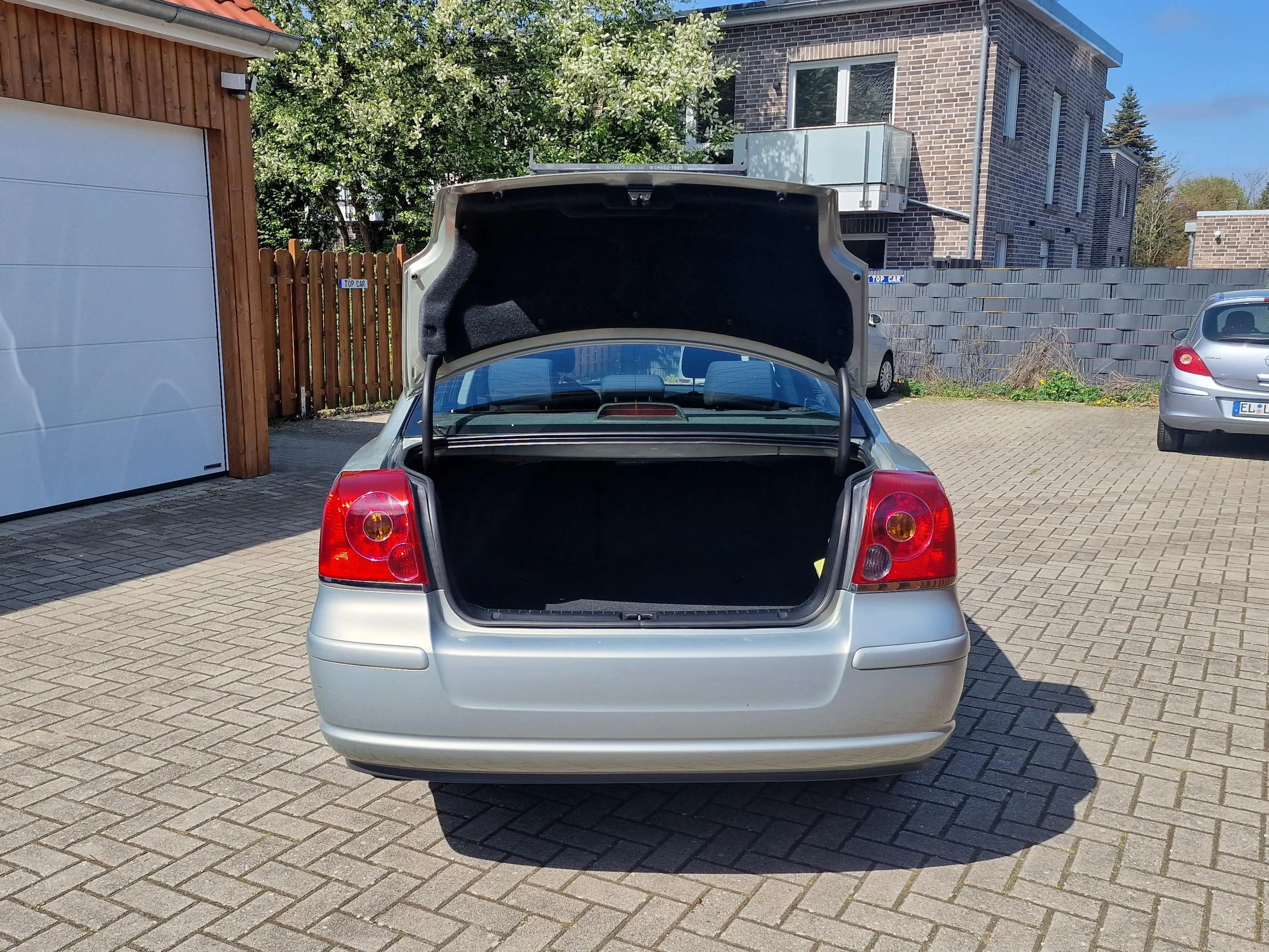 Toyota Avensis 1.8 Executive Lim. Automatik — photo 11