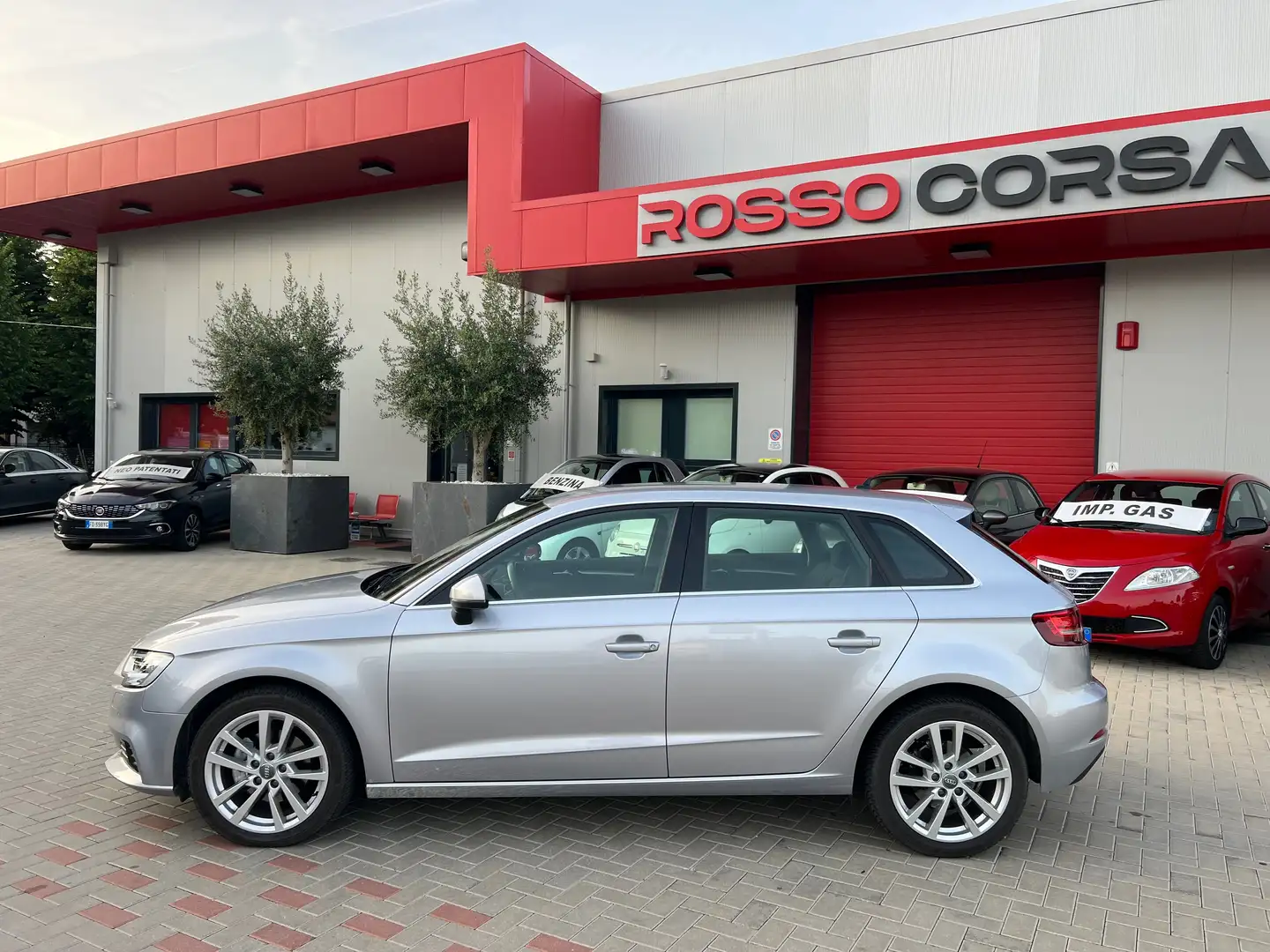 Audi A3 Sportback 30 1.6 tdi Sport 116cv s-tronic EURO6 Plateado - 2