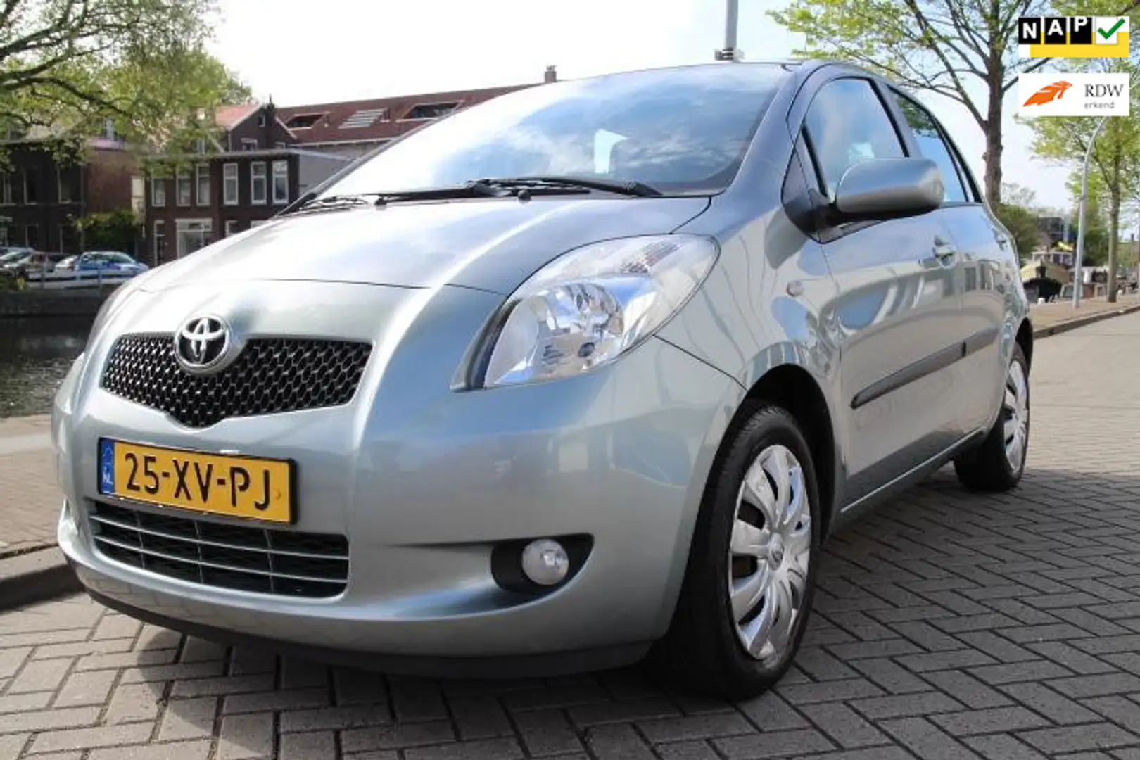 Toyota Yaris 1.3 VVTi Sol_AIRCO_5 DEURS_NETTE AUTO Grey - 1
