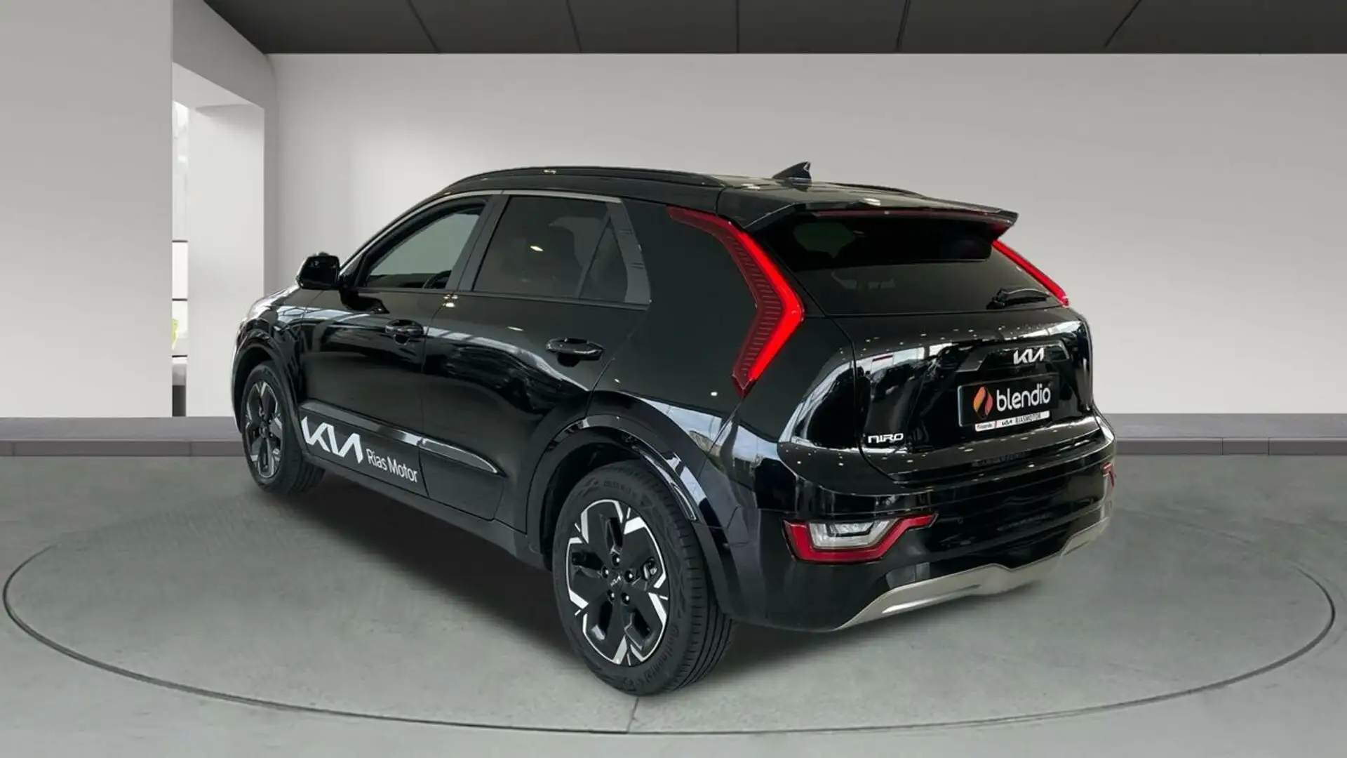 Kia Niro BEV 65KWH 150KW E-NIRO DRIVE 204 5P Чорний - 2
