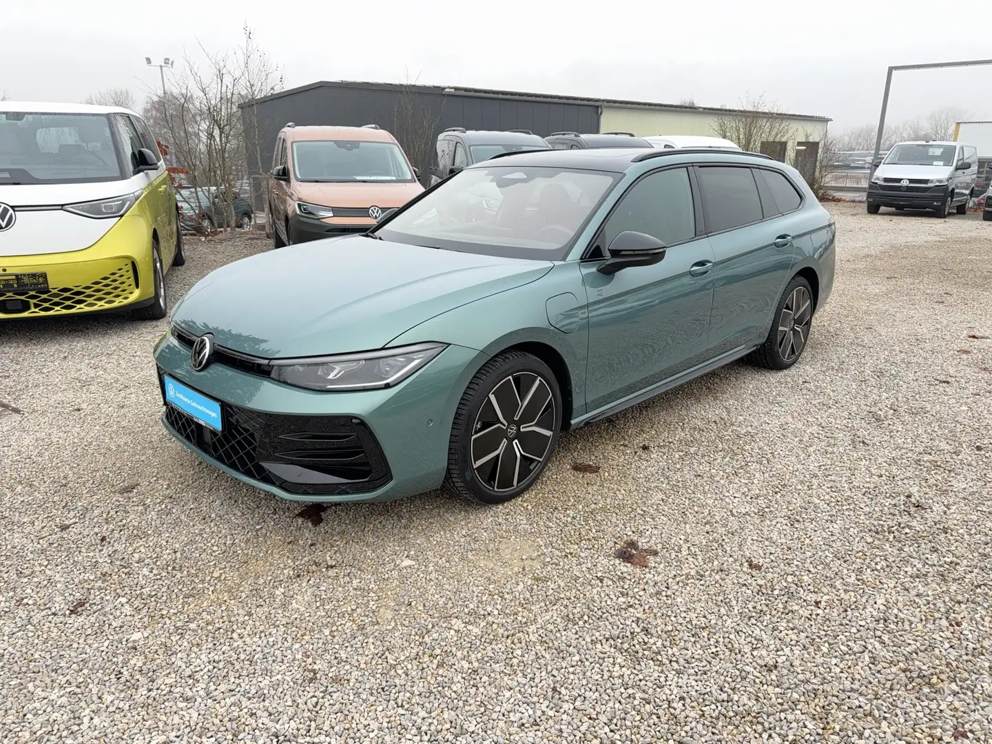 Volkswagen Passat R-Line eHybrid /Harman Kardon/ Matrix/Pano Grün - 2
