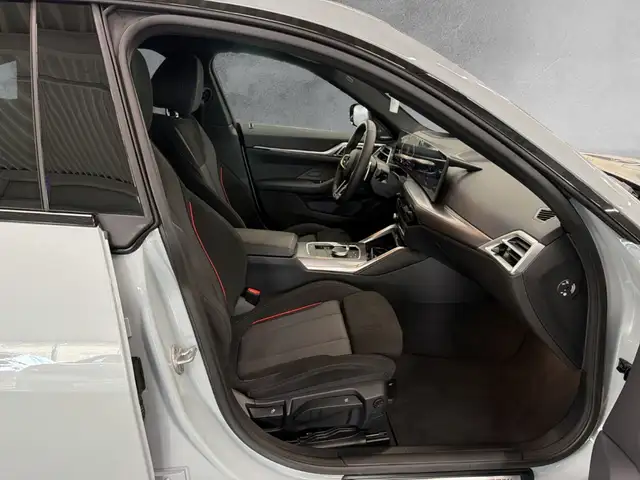 BMW 4 Series view 11