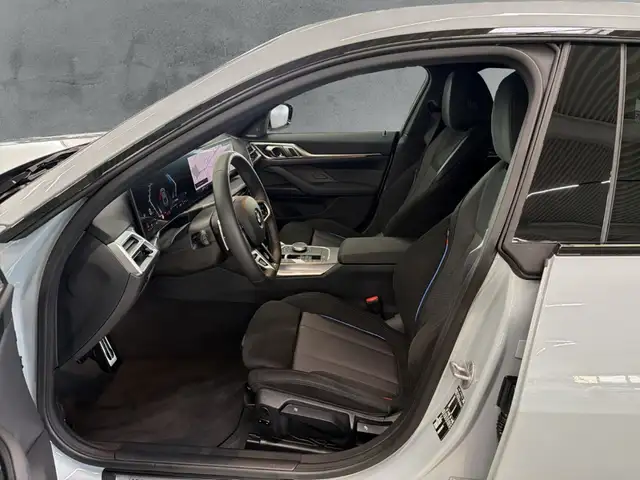 BMW 4 Series view 8