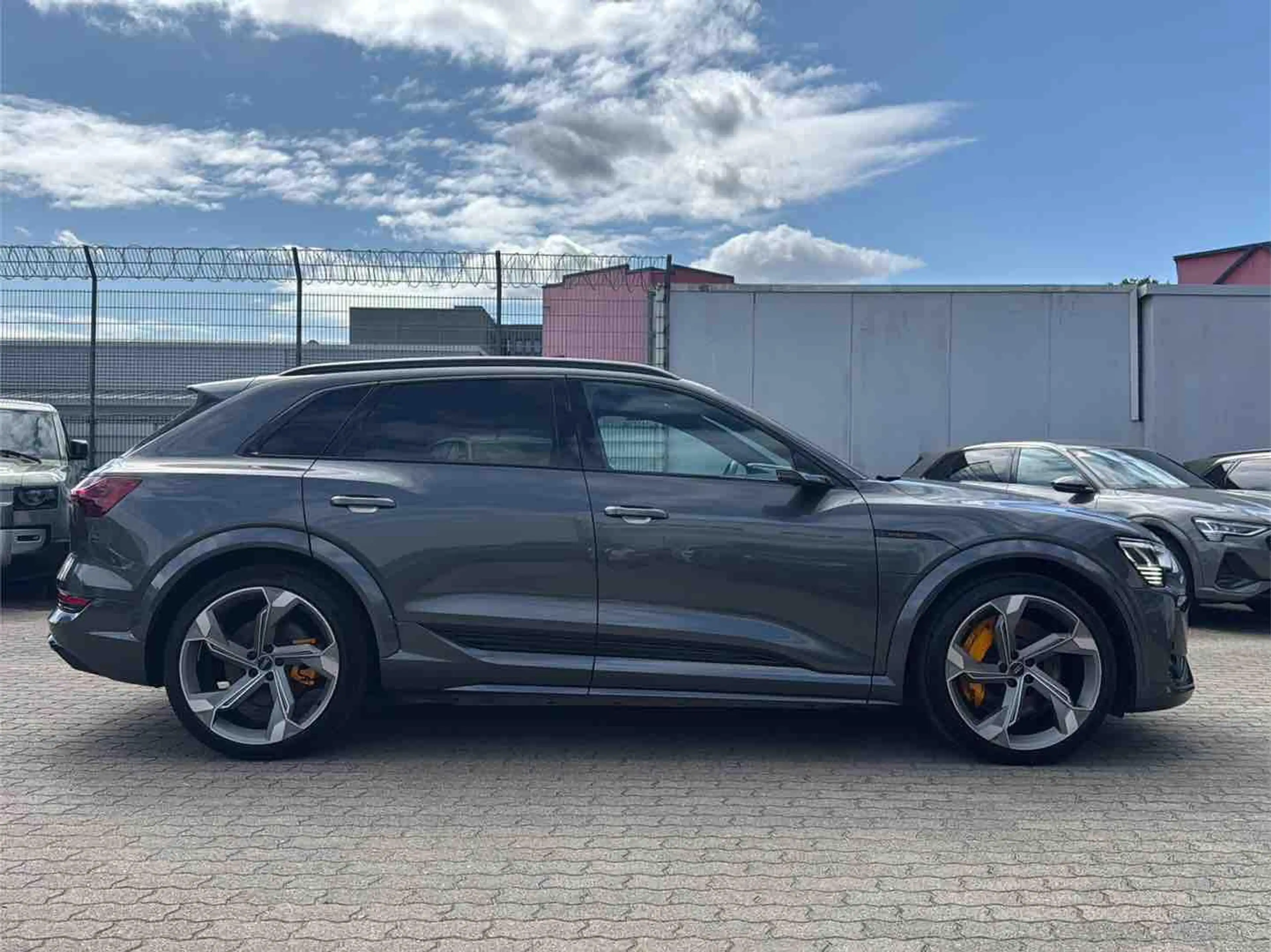 Audi e-tron S ACC AHK HuD PANO S-SITZE NIGHT 22Z 360° — photo 6