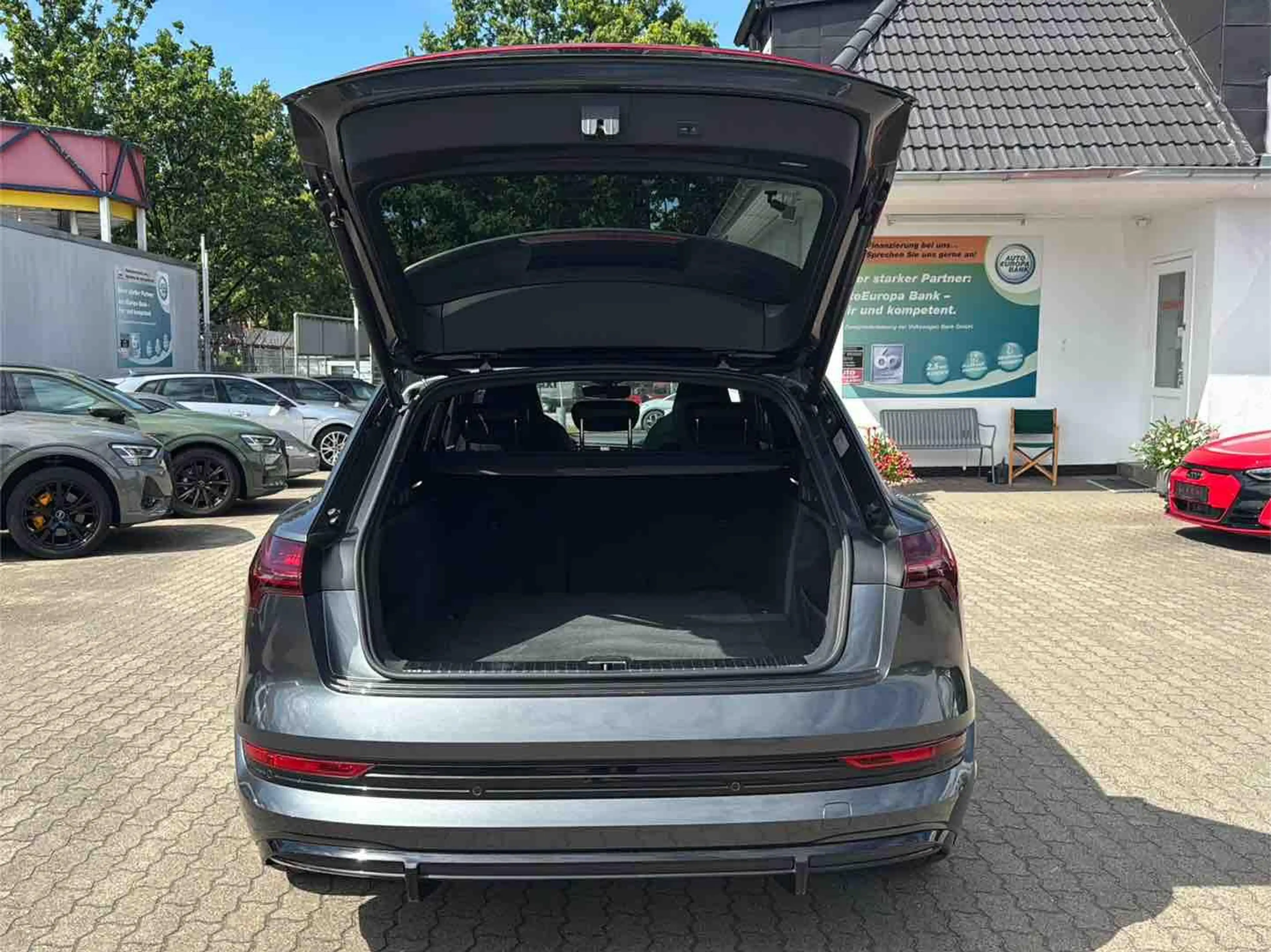 Audi e-tron S ACC AHK HuD PANO S-SITZE NIGHT 22Z 360° — photo 9