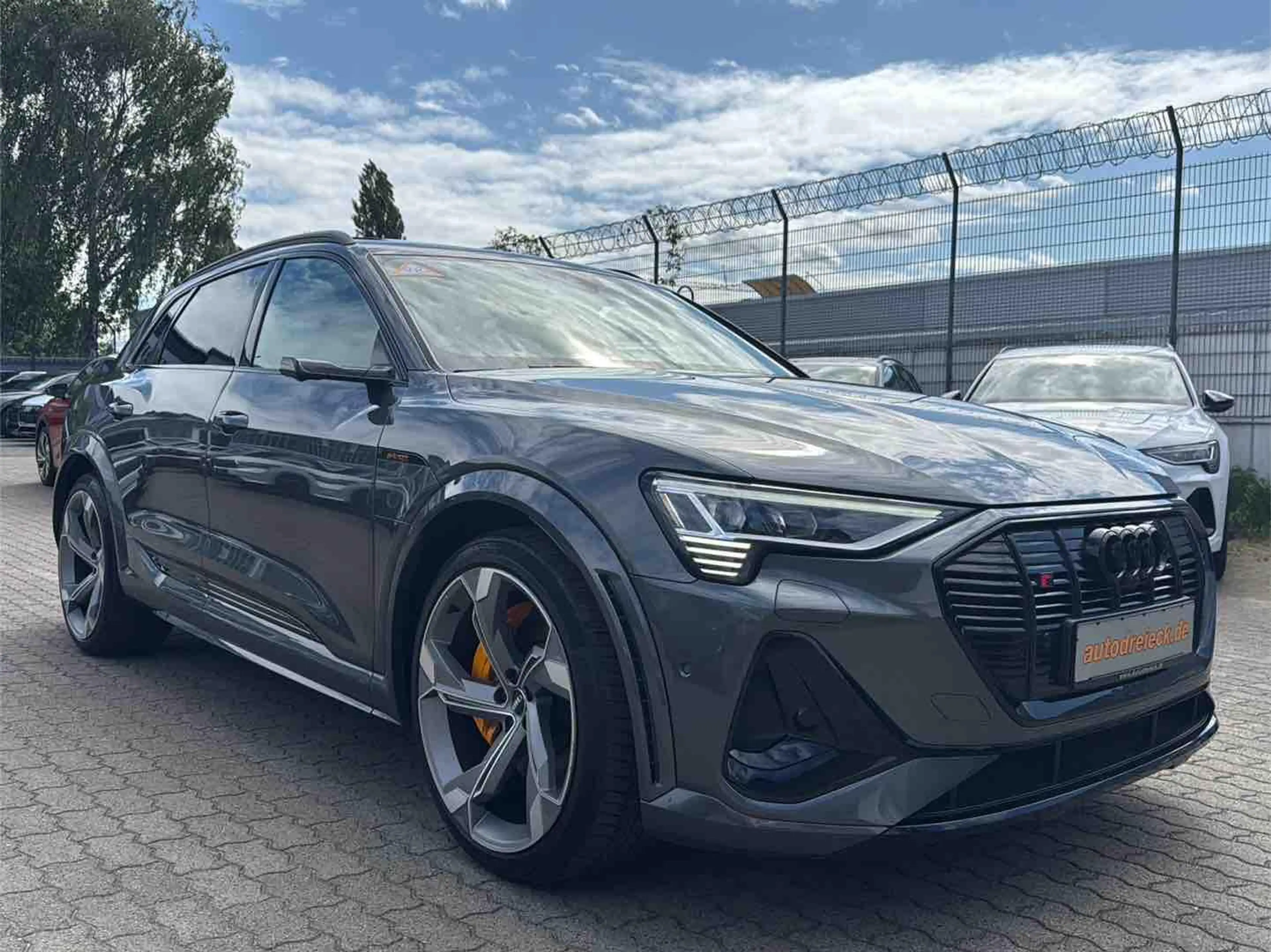 Audi e-tron S ACC AHK HuD PANO S-SITZE NIGHT 22Z 360° — photo 5