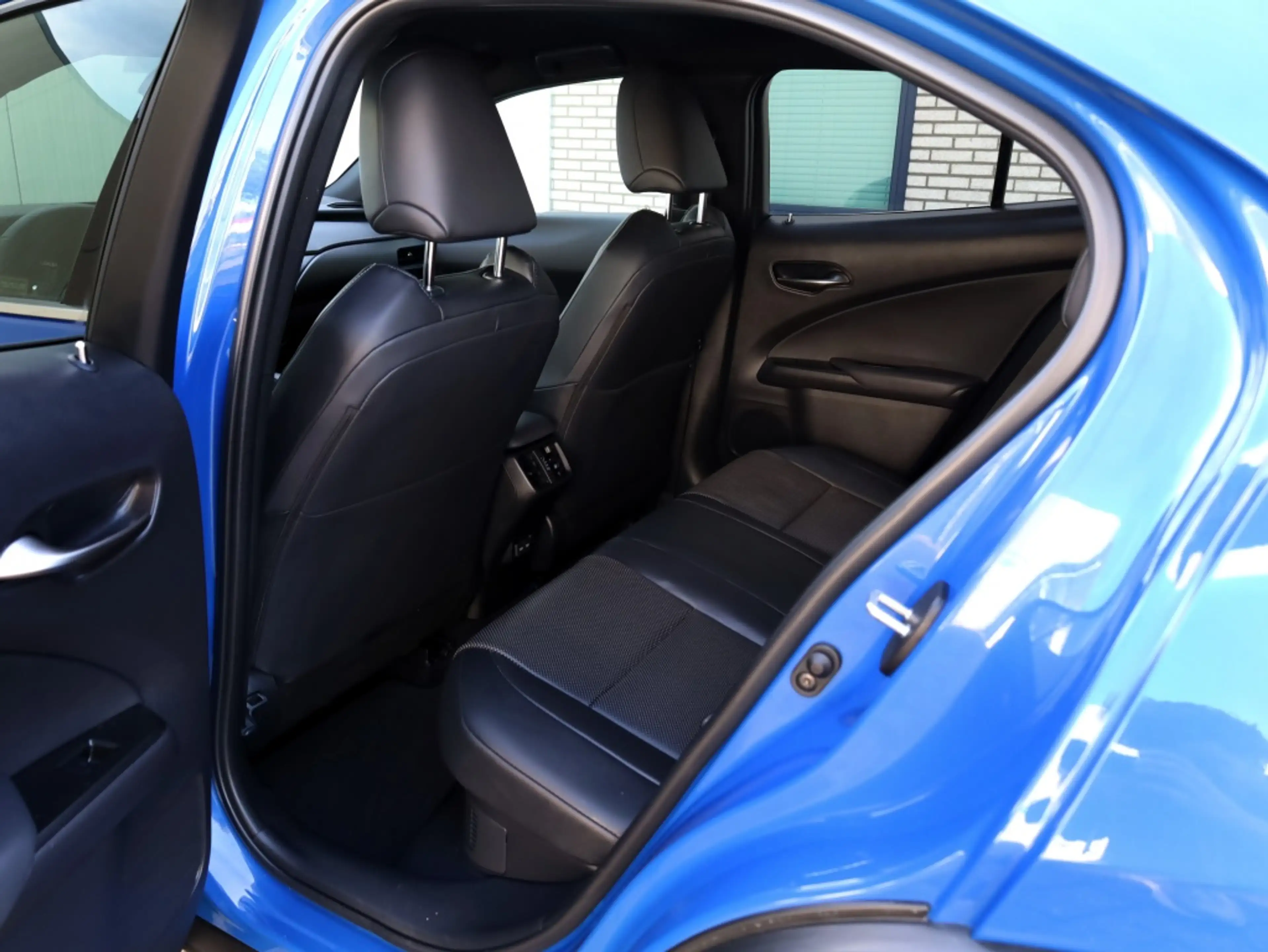 Lexus UX 300h Luxury Line | Leder | Premium Navi | El Achterklep — photo 14