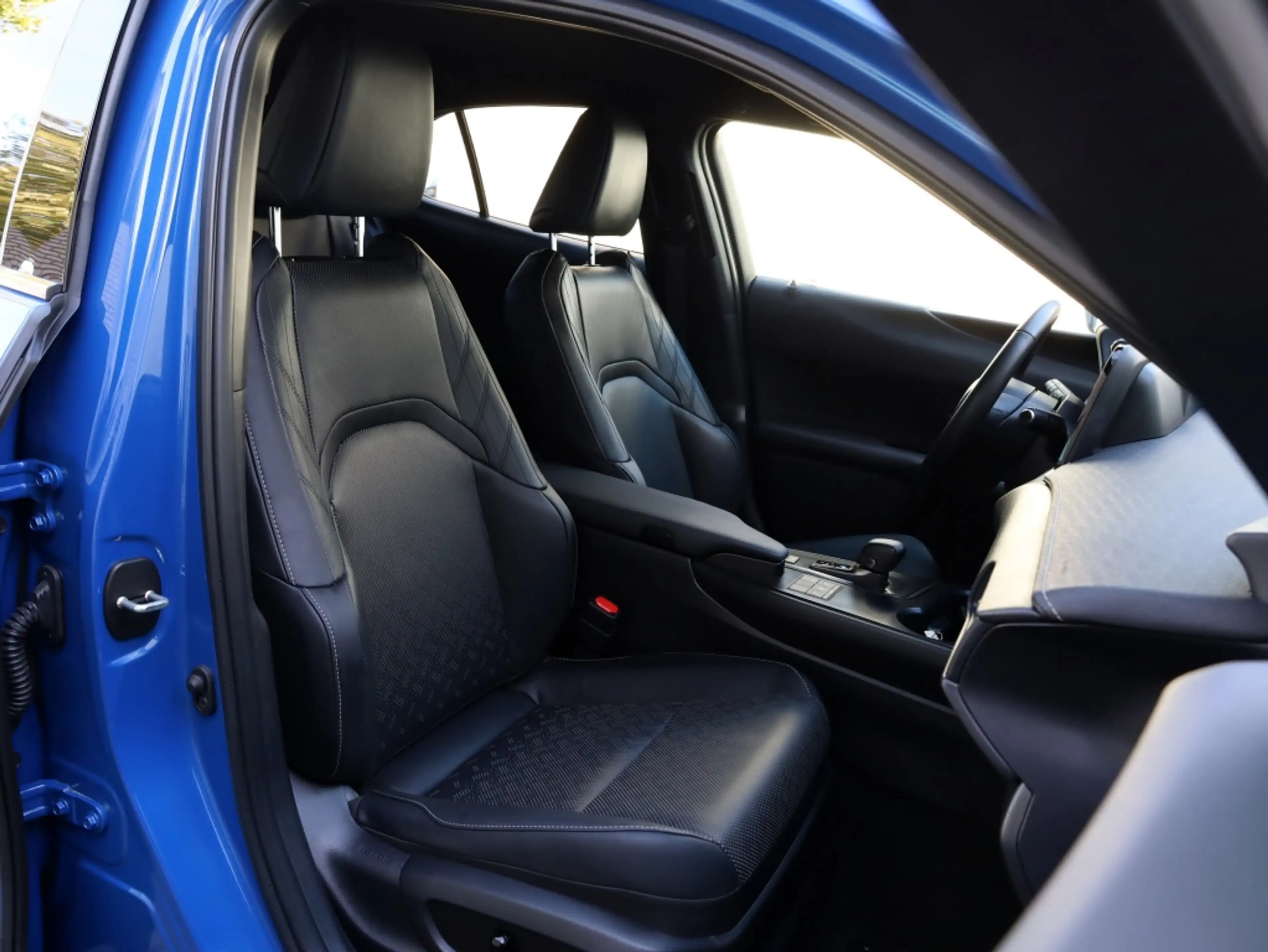 Lexus UX 300h Luxury Line | Leder | Premium Navi | El Achterklep — photo 13