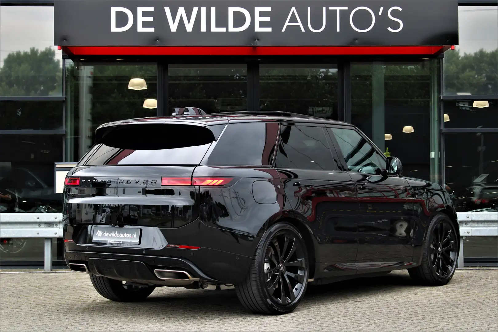 Land Rover Range Rover Sport 3.0 P460e Dynamic SE Pano SoftClose Head-up 23-inc Zwart - 2