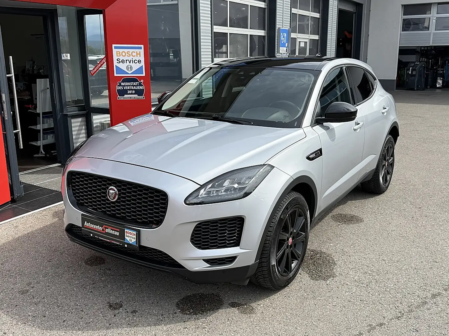 Jaguar E-Pace E-PACE D150 S AWD EURO 6d-TEMP Silber - 2