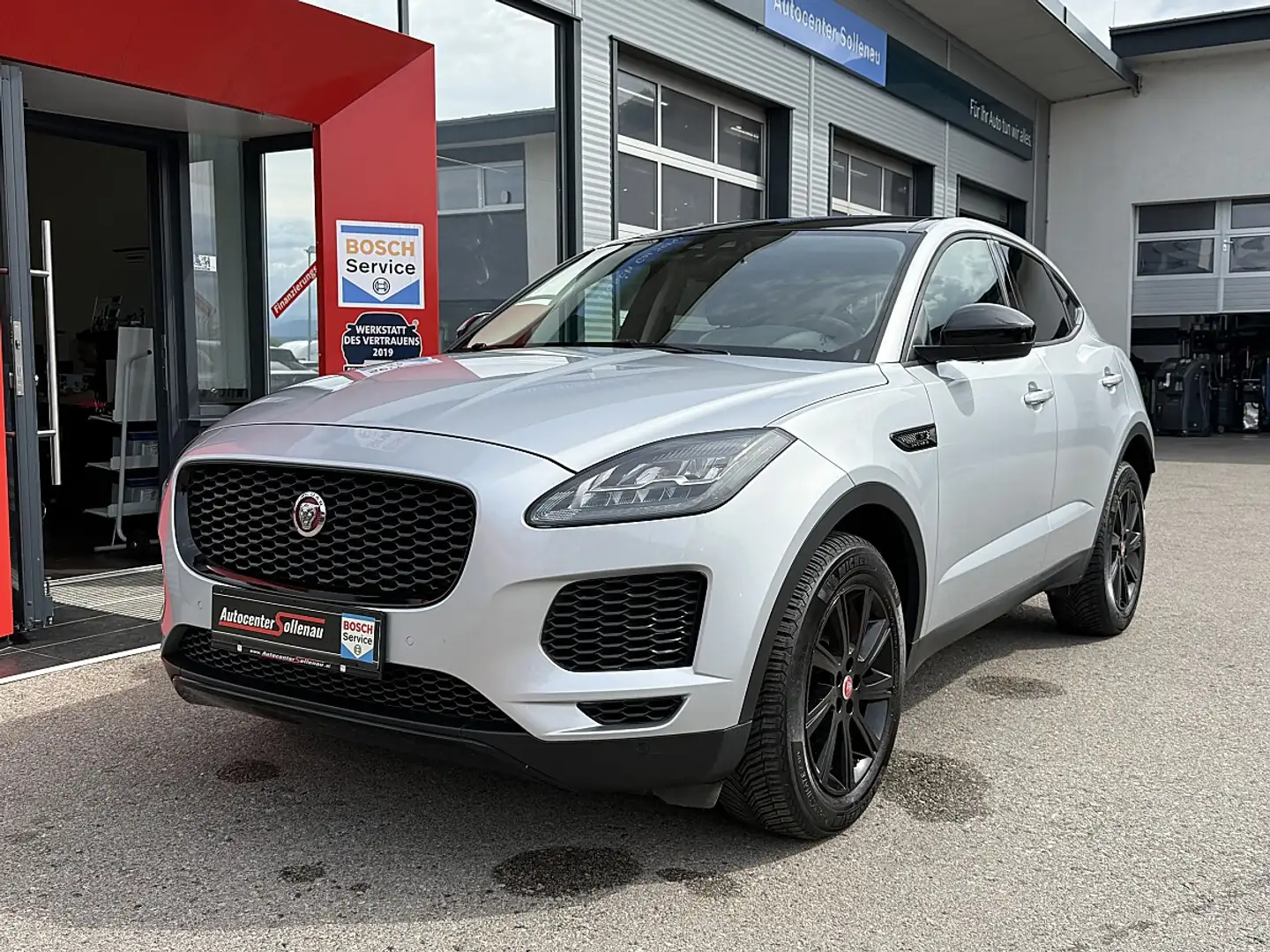 Jaguar E-Pace E-PACE D150 S AWD EURO 6d-TEMP Silber - 1