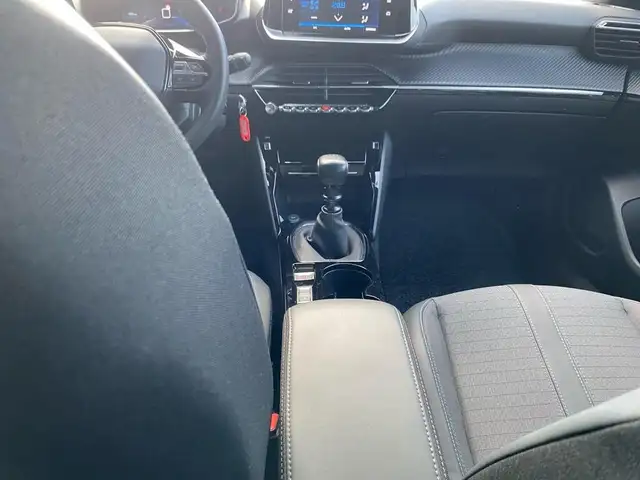 Peugeot 2008 view 11