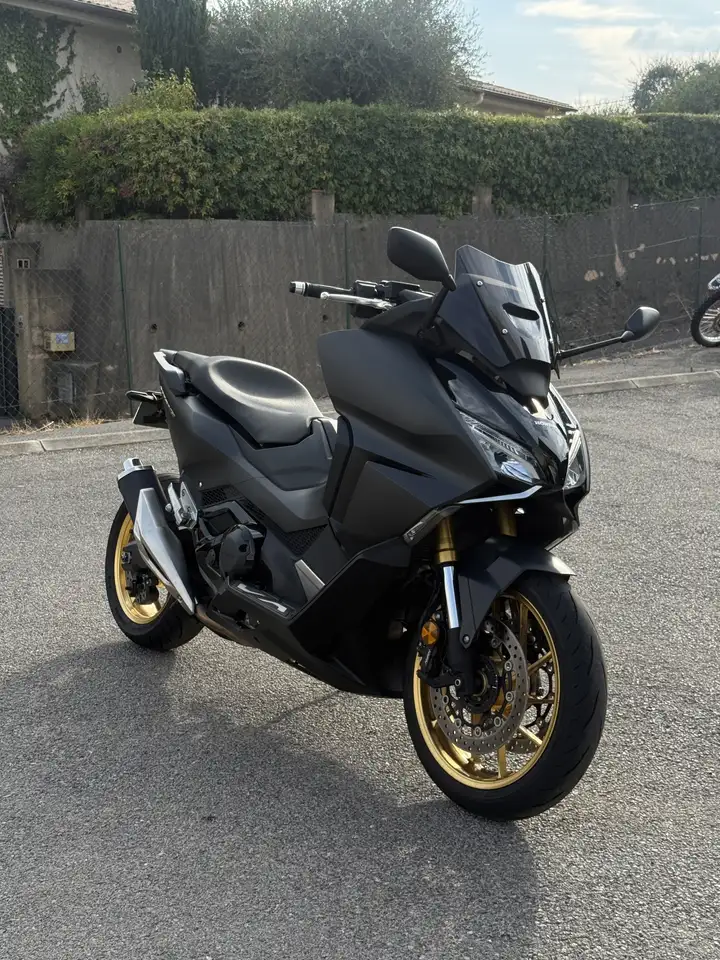 Honda Forza 750