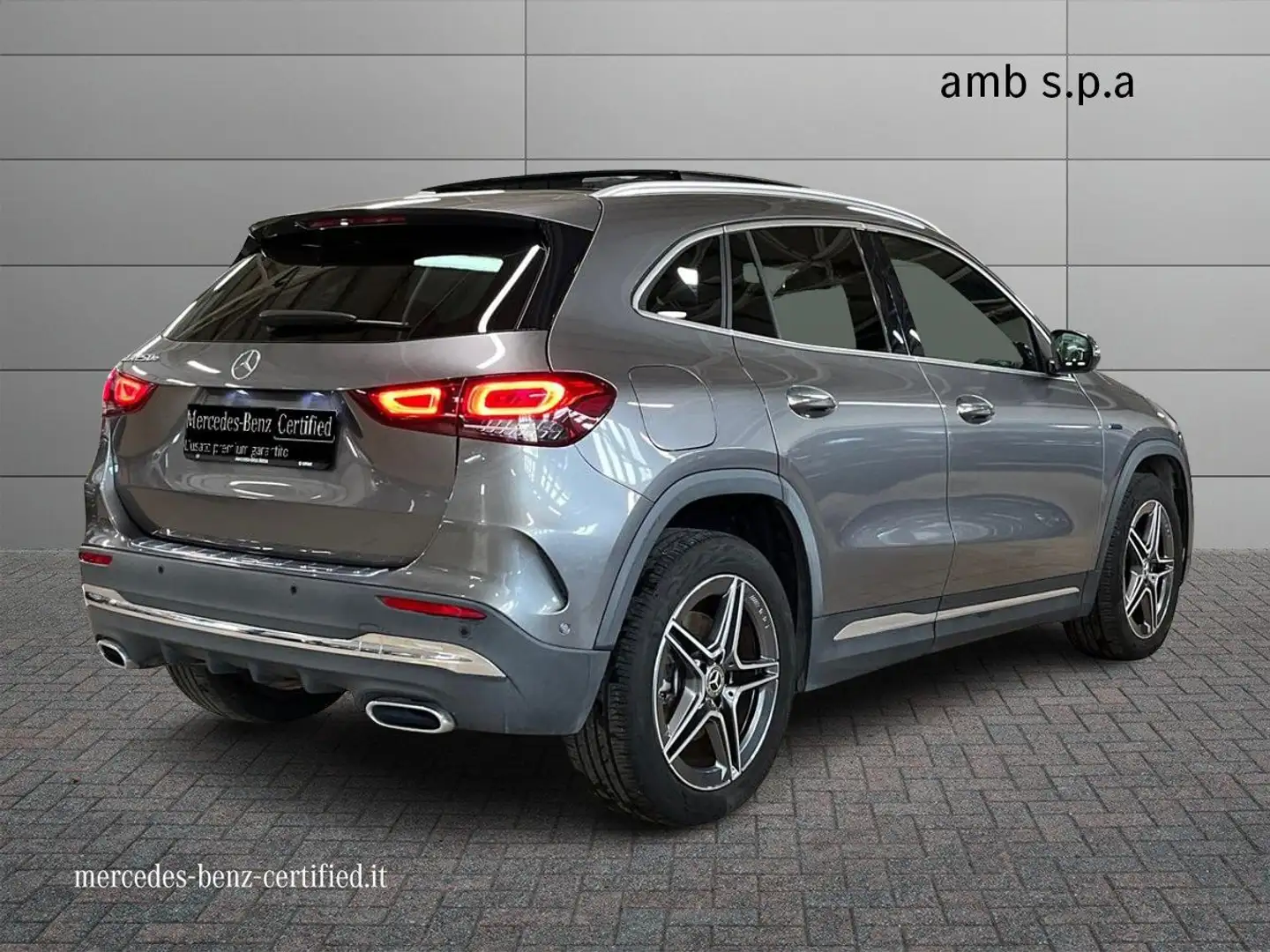 Mercedes-Benz GLA 250 GLA 250 Automatic EQ-Power Premium Šedá - 2