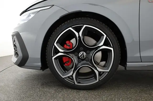 Volkswagen Golf view 4