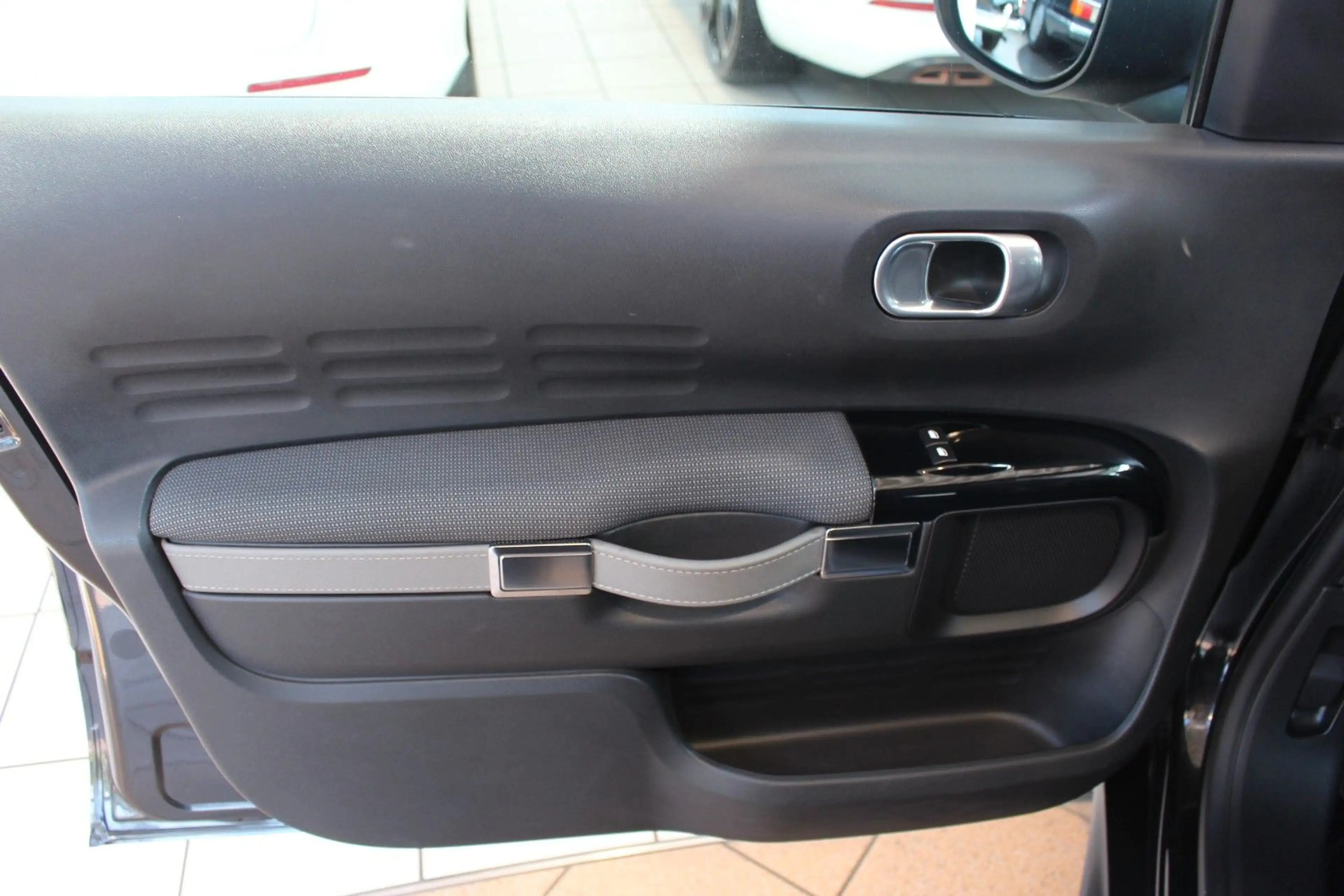 Citroen C4 Cactus Feel+ Kamera+PDC+SHZ+ — photo 9