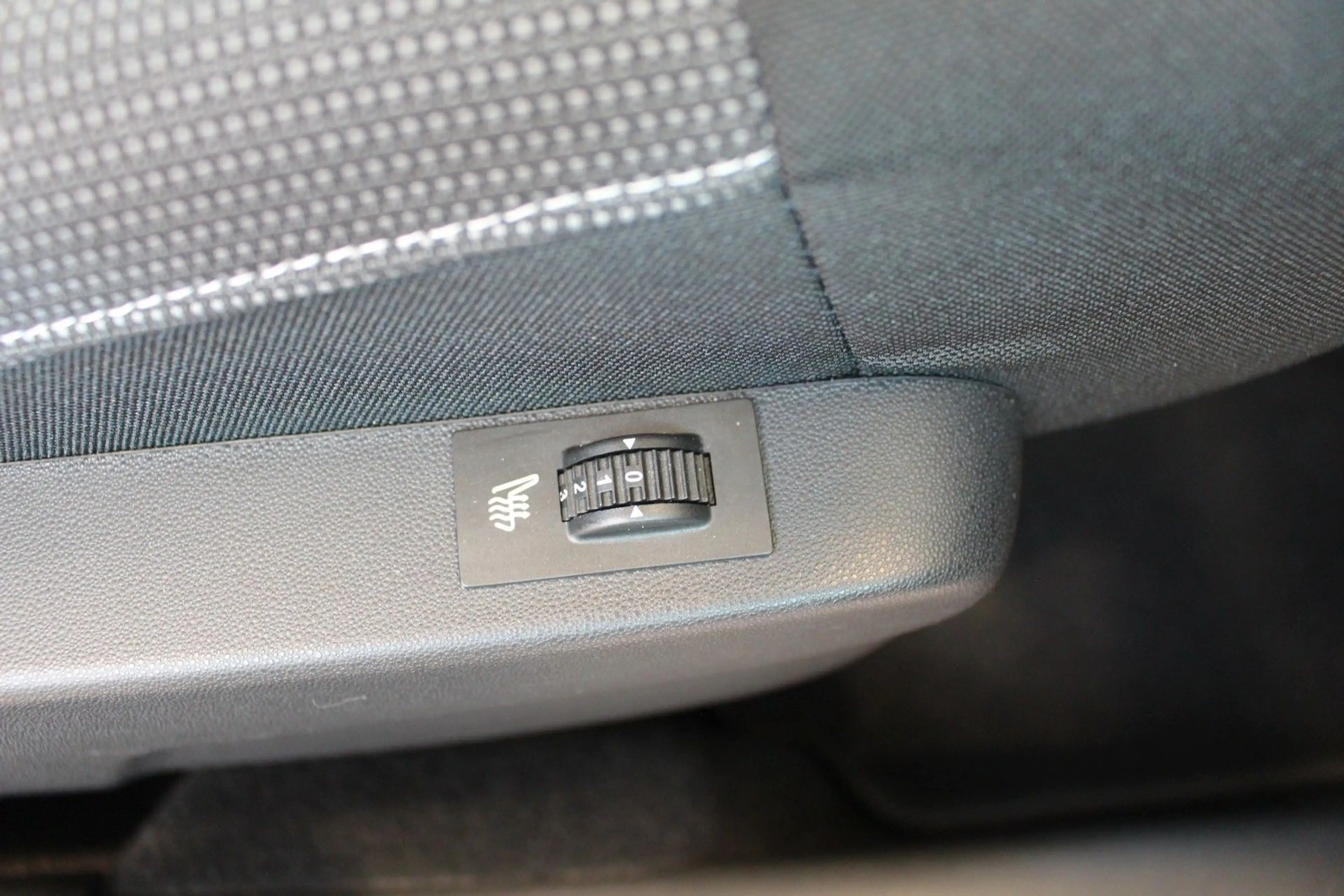 Citroen C4 Cactus Feel+ Kamera+PDC+SHZ+ — photo 14
