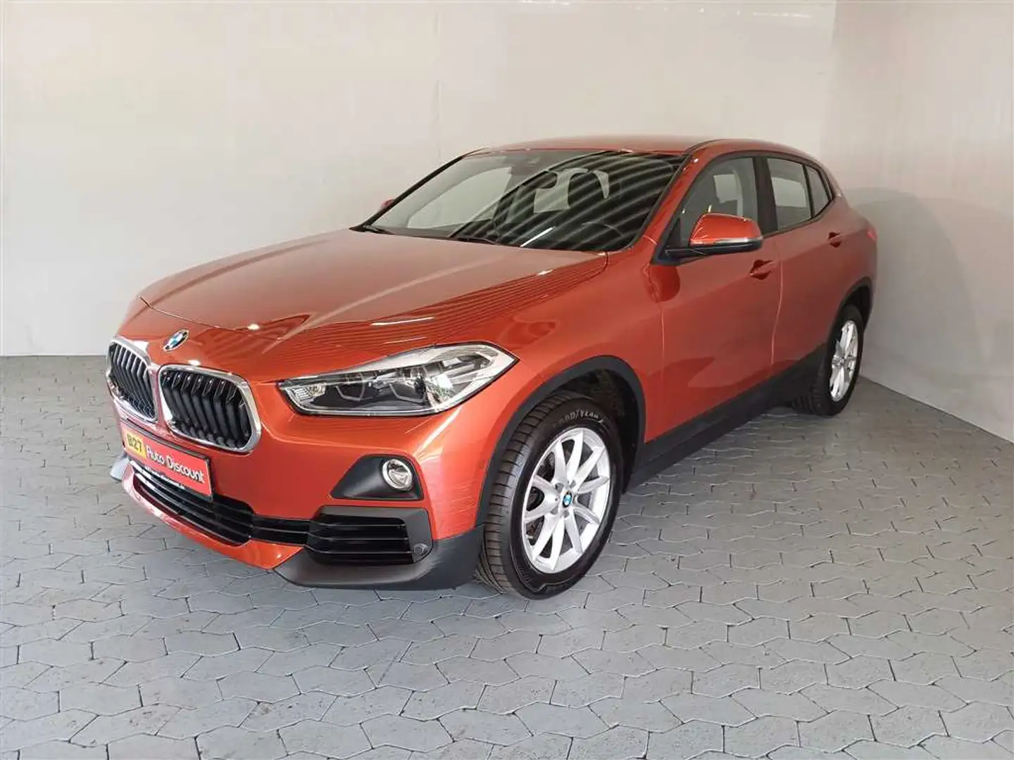 BMW X2 sDrive18i Advantage NAVI+SHZ+PDC Arancione - 1