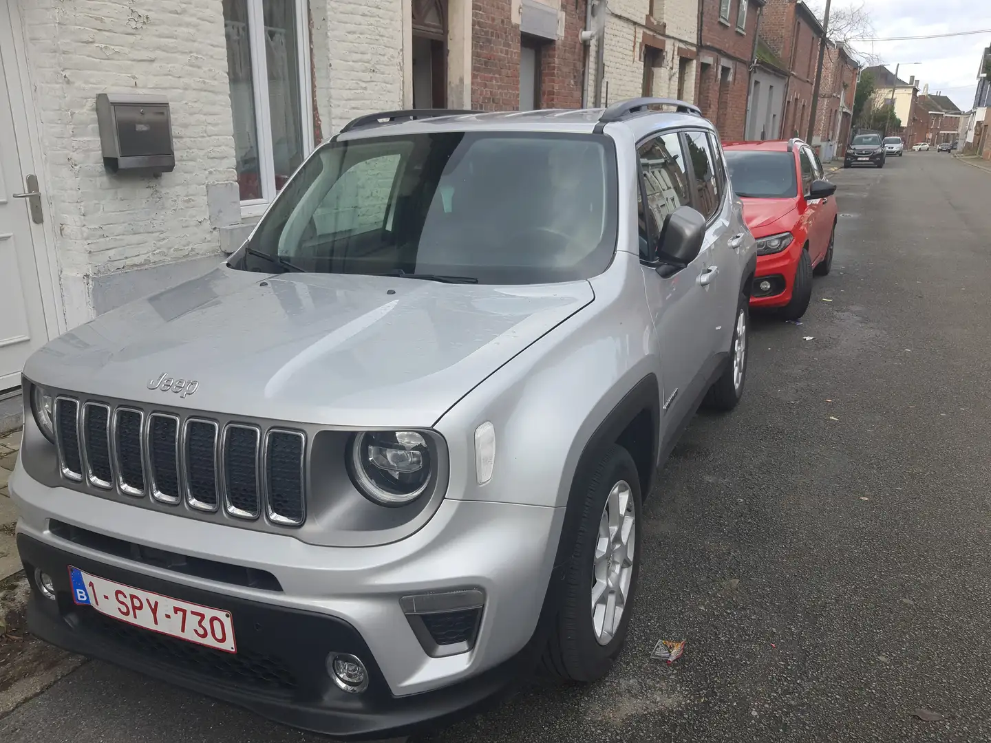 Jeep Renegade 1.3 T4 Limited DDCT Zilver - 1